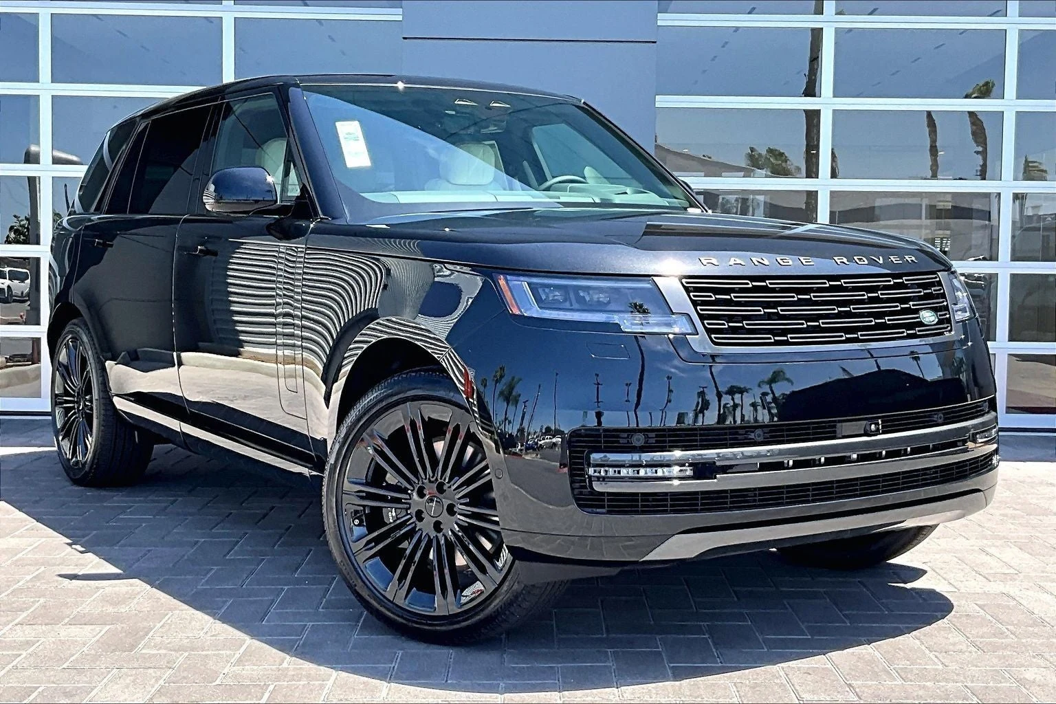 2026 Land Rover Range Rover SE LWB (L460), 2/15