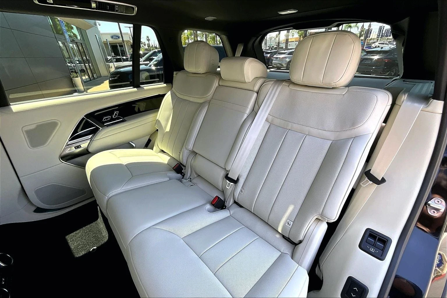 2026 Land Rover Range Rover SE LWB (L460), 10/15