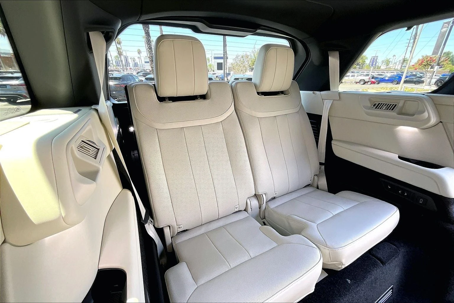 2026 Land Rover Range Rover SE LWB (L460), 11/15