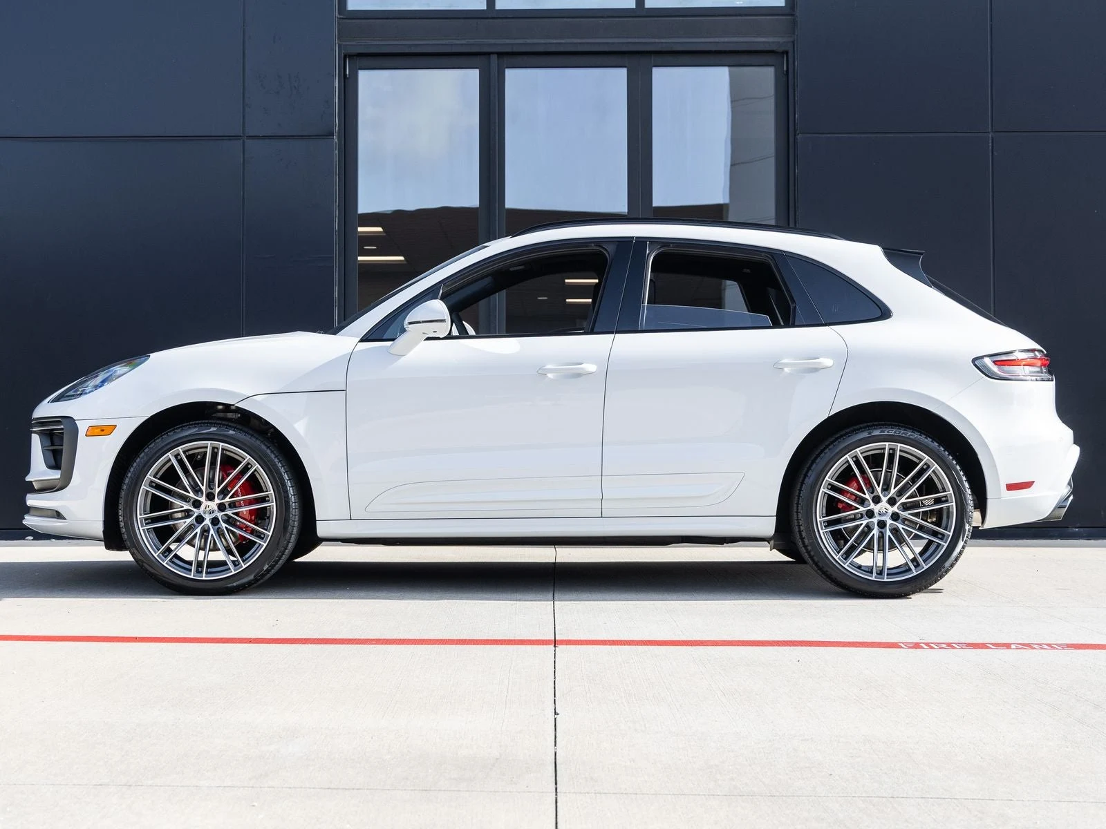2026 Porsche Macan S (95B), 2/20