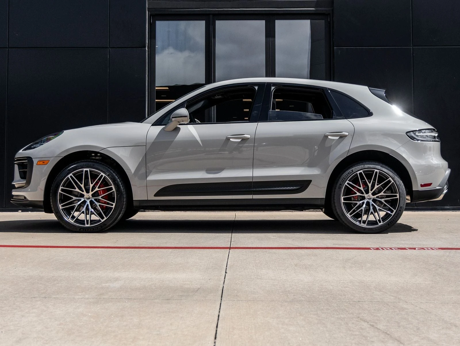 2026 Porsche Macan S (95B), 2/20
