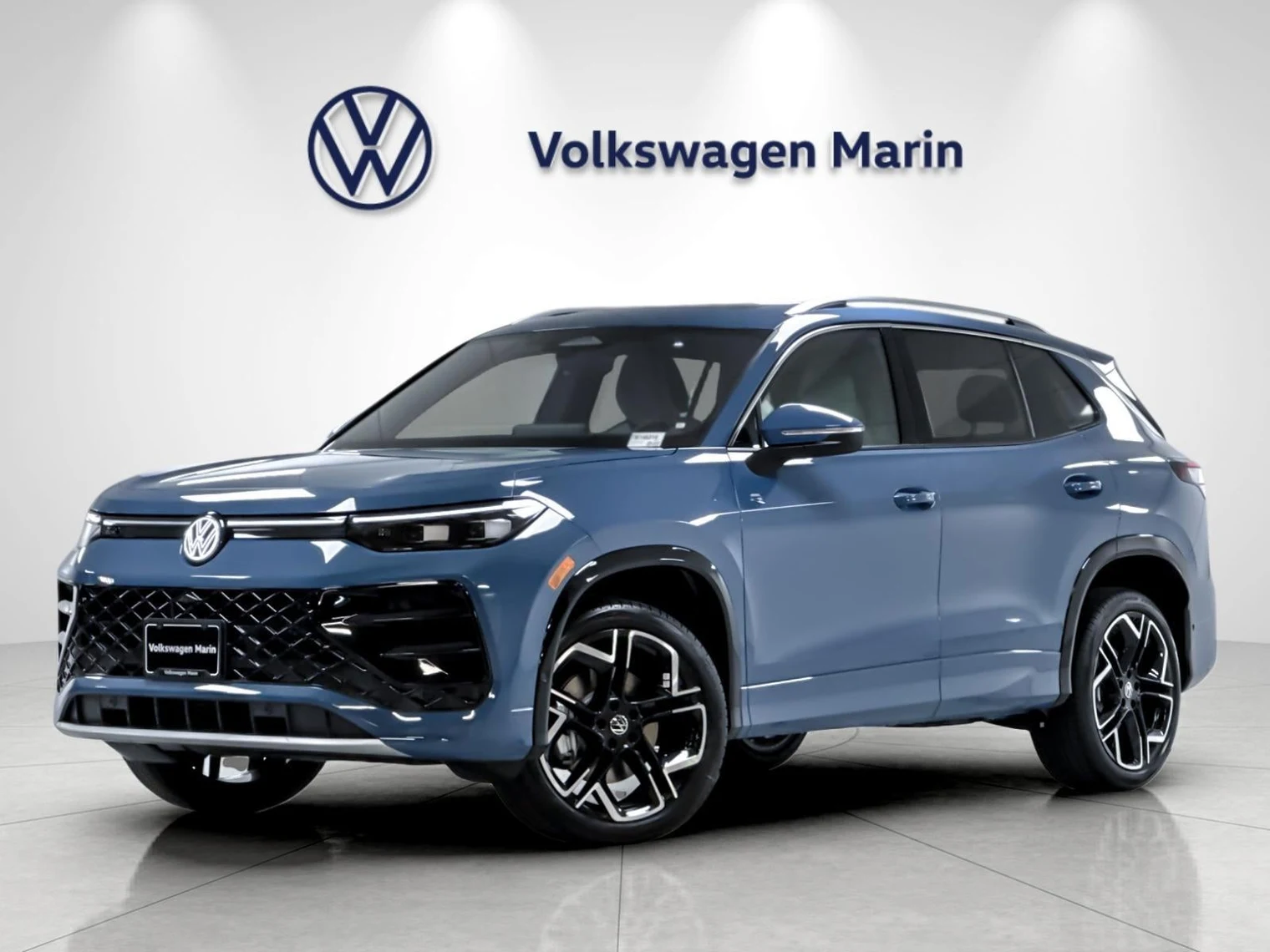 Volkswagen Tiguan SEL R-Line Turbo (3rd Generation North America) · Monterey Blue Pearl · Indigo Auto Group
