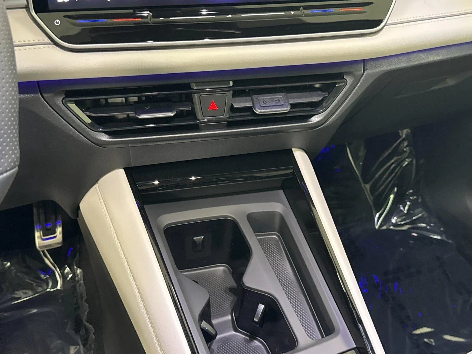 2026 Volkswagen Tiguan SEL R-Line Turbo (3rd Generation North America), 20/20
