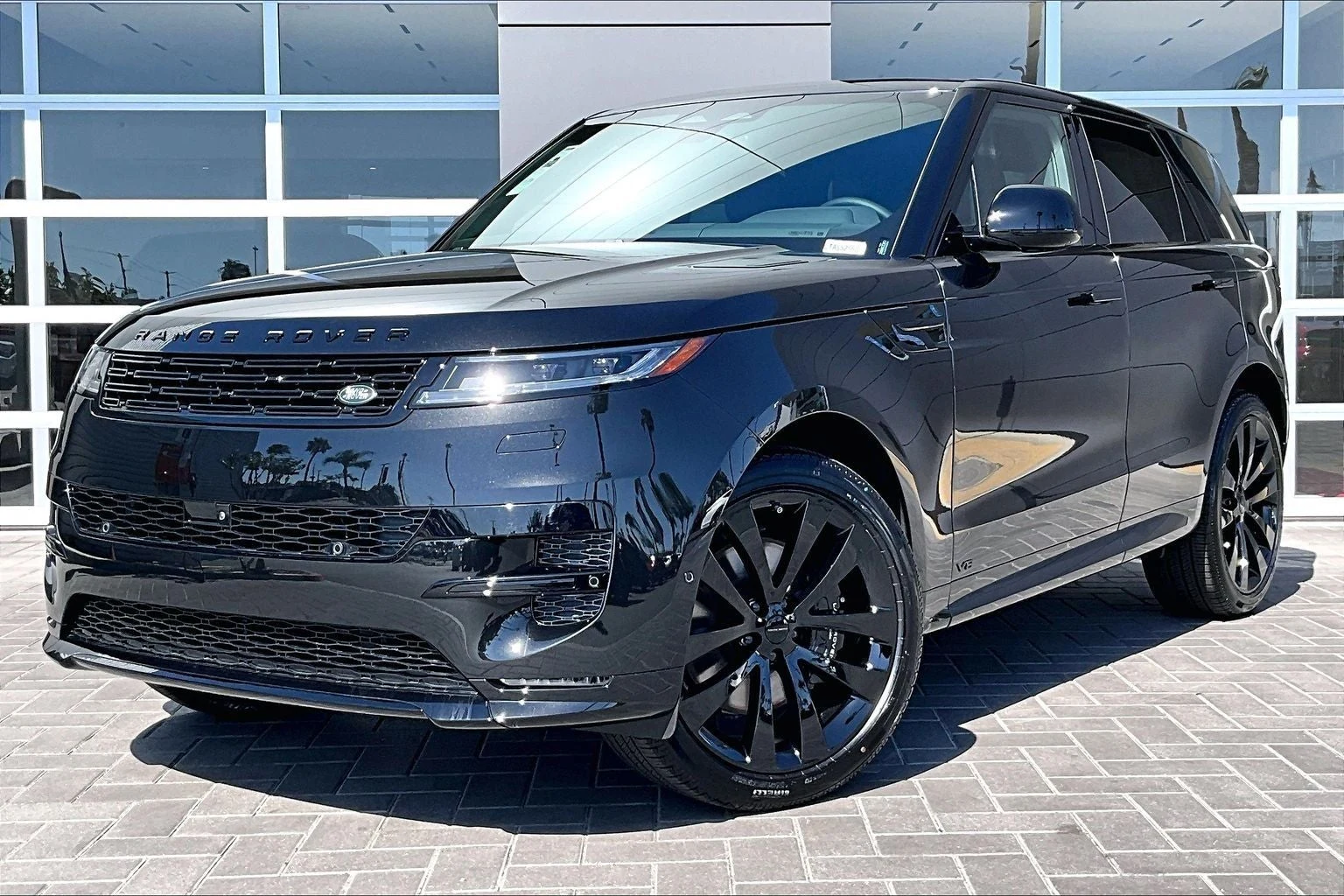 Land Rover Range Rover Sport Dynamic SE (L461) · Santorini Black · Indigo Auto Group