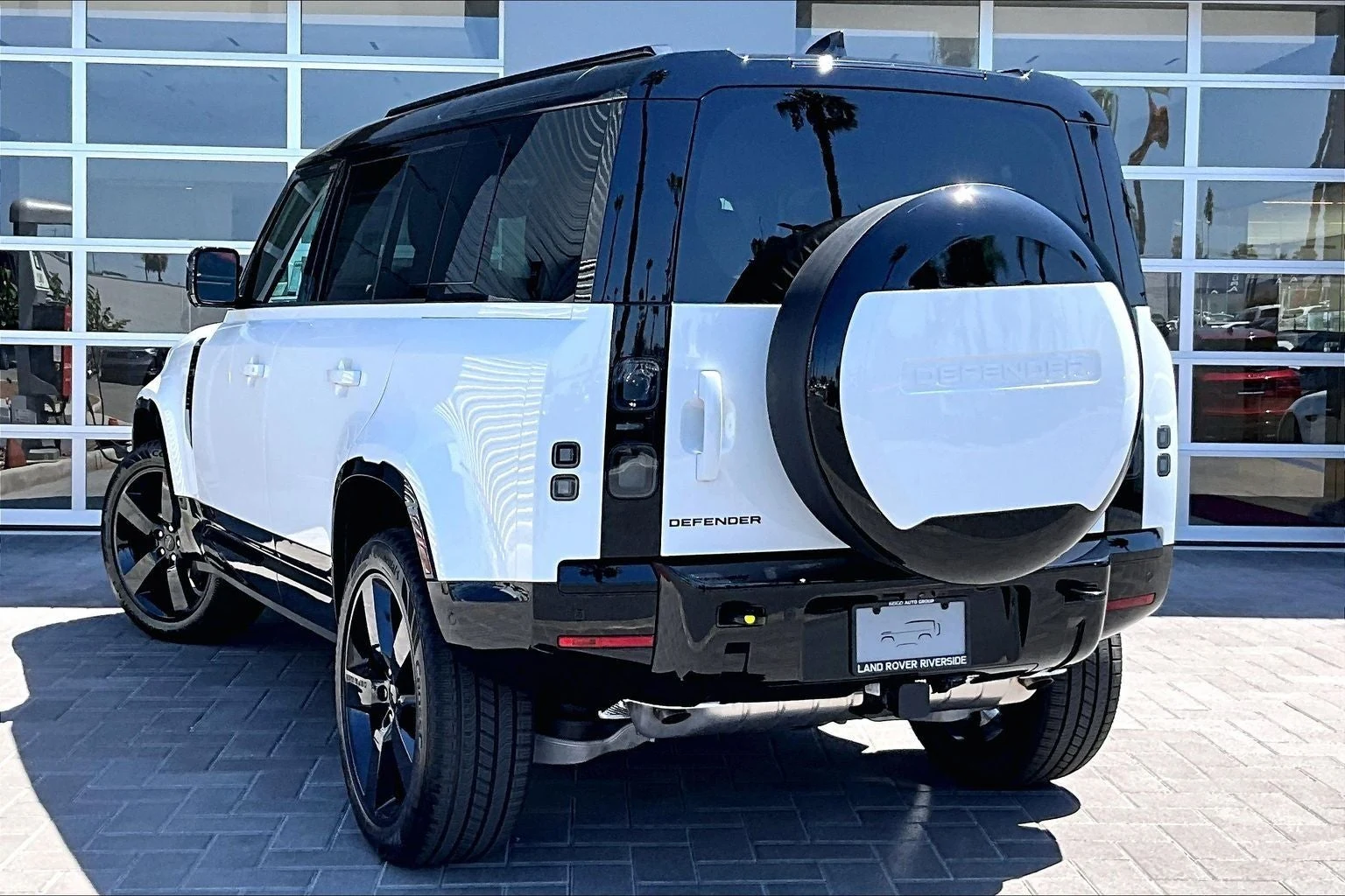 2026 Land Rover Defender 110 X-Dynamic SE (L663), 3/14