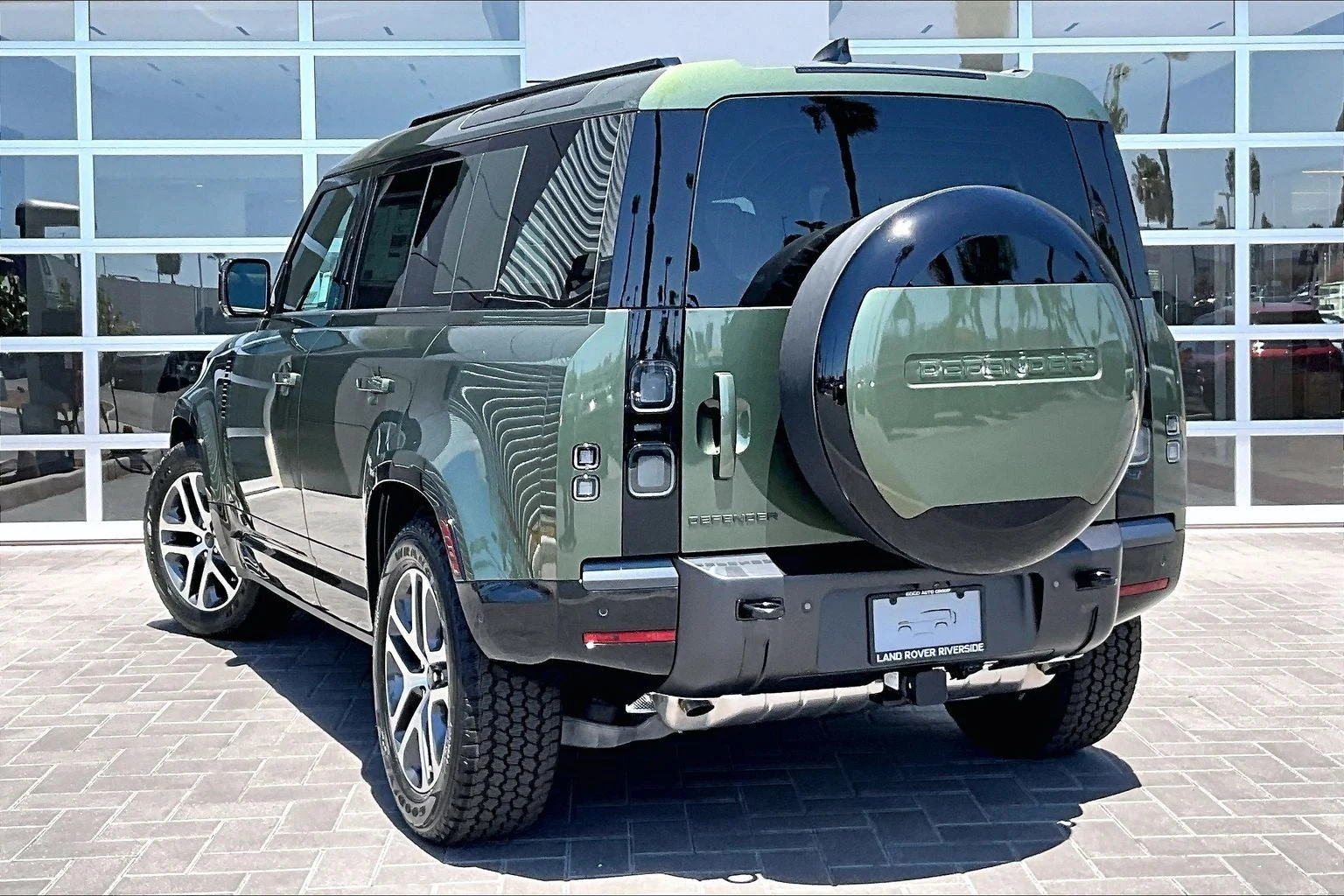 2026 Land Rover Defender 110 X-Dynamic SE (L663), 3/14
