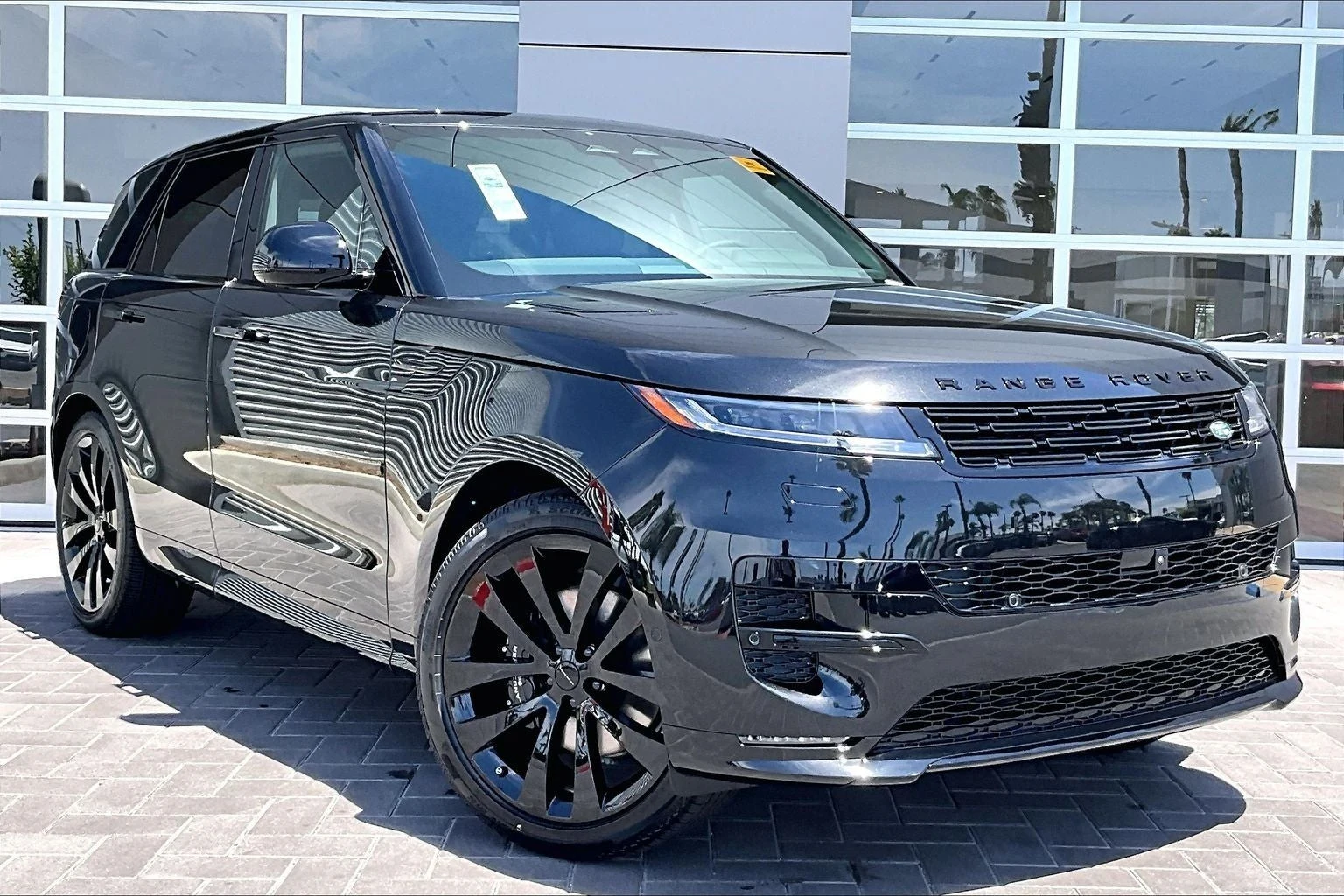 2026 Land Rover Range Rover Sport Plug-In Hybrid Dynamic SE (L461), 2/14