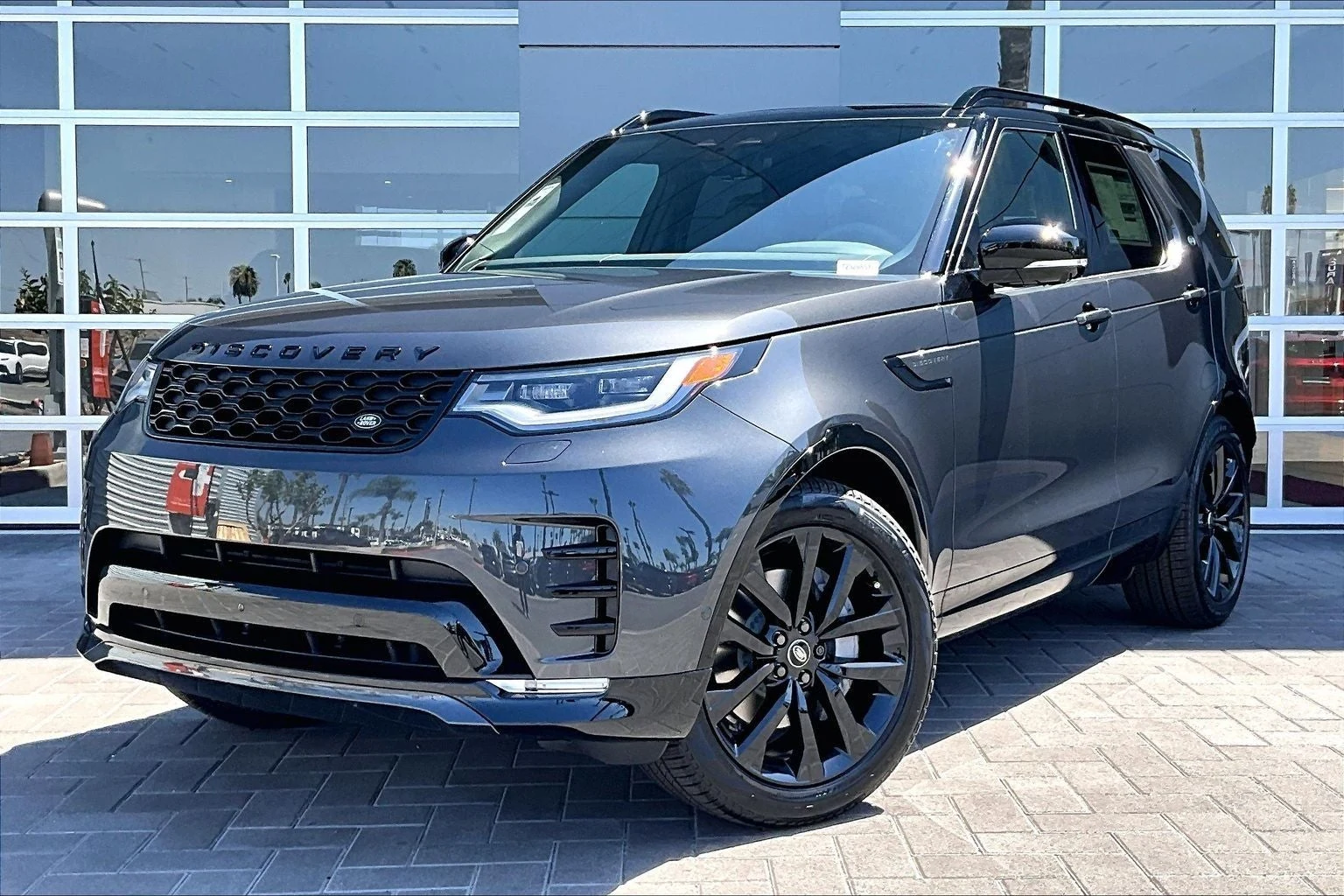 Land Rover Discovery Dynamic SE (L462) · Carpathian Gray Premium Metallic · Indigo Auto Group