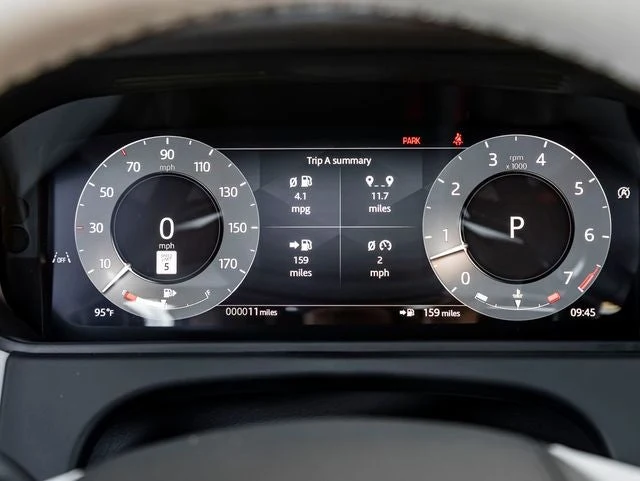 2026 Land Rover Range Rover Velar Belgravia Edition (L560), 17/20