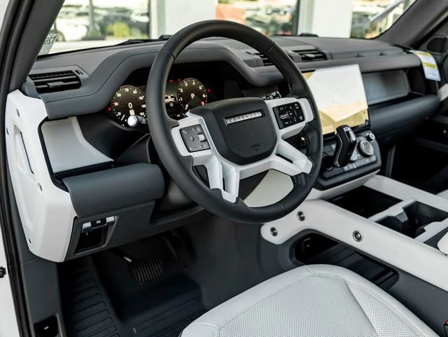 2026 Land Rover Defender 110 X-Dynamic SE (L663), 17/20