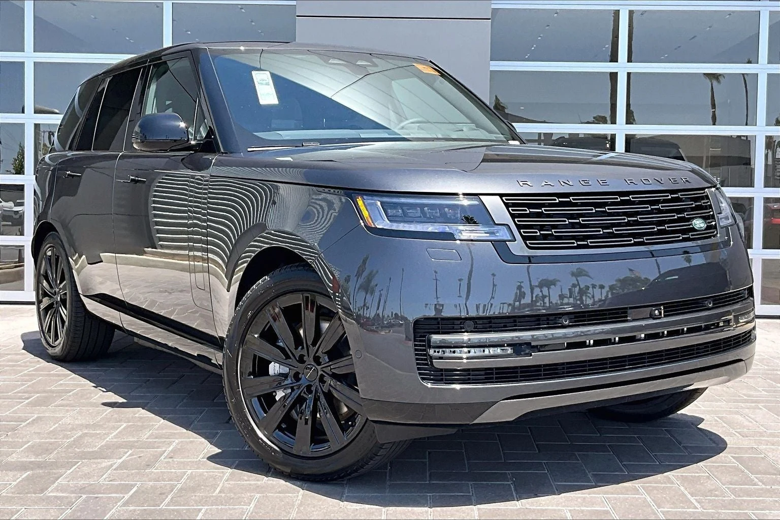 2026 Land Rover Range Rover Plug-In Hybrid SE (L460), 2/14