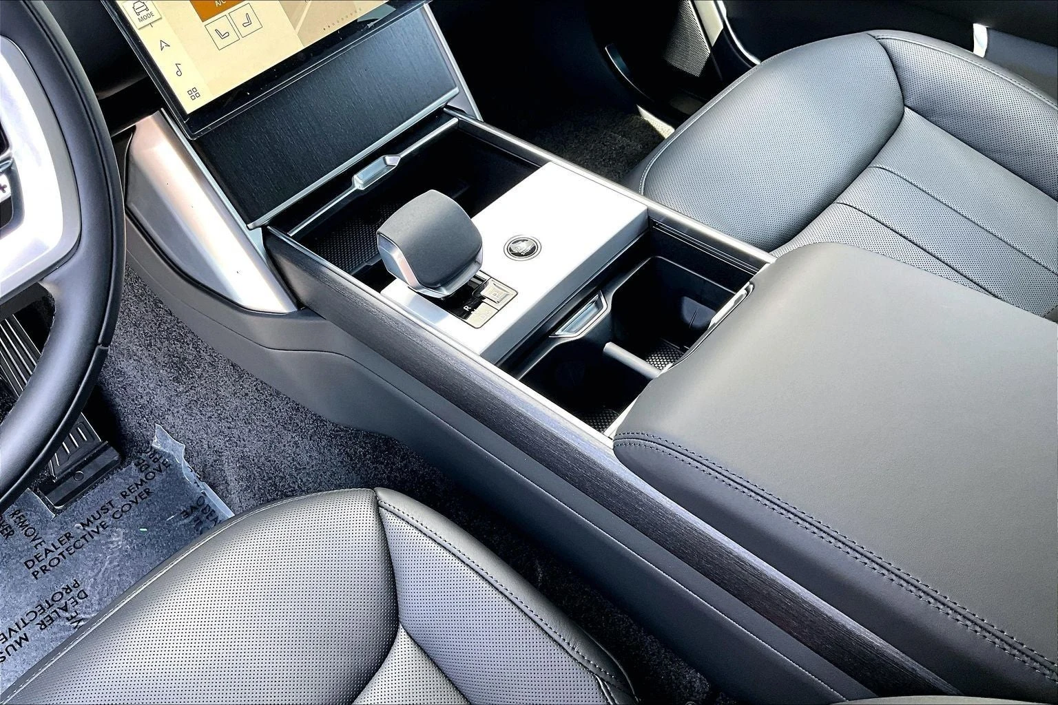 2026 Land Rover Range Rover Plug-In Hybrid SE (L460), 8/14