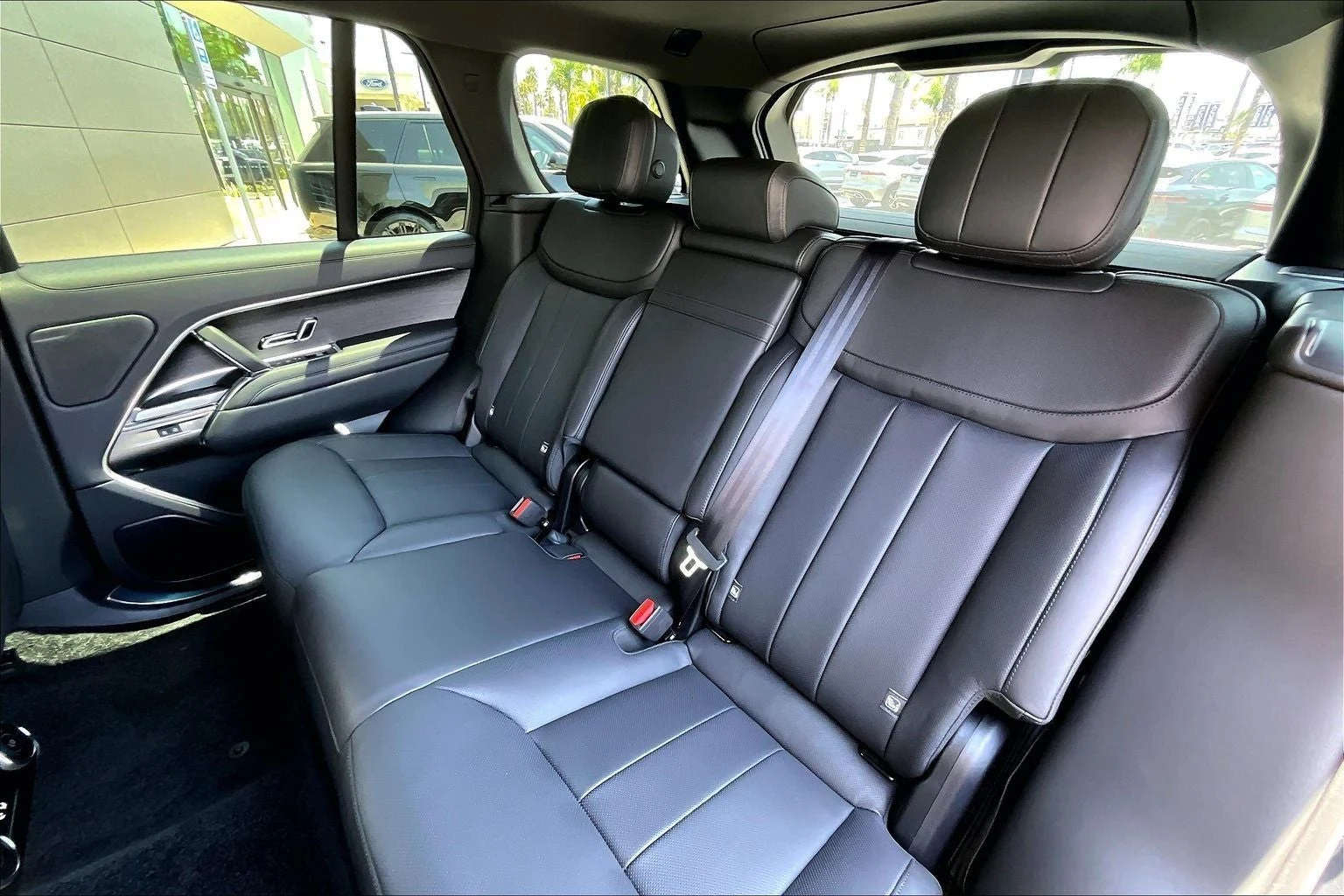 2026 Land Rover Range Rover Plug-In Hybrid SE (L460), 10/14