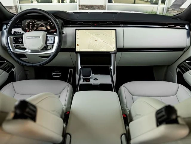 2026 Land Rover Range Rover SE LWB (L460), 18/20