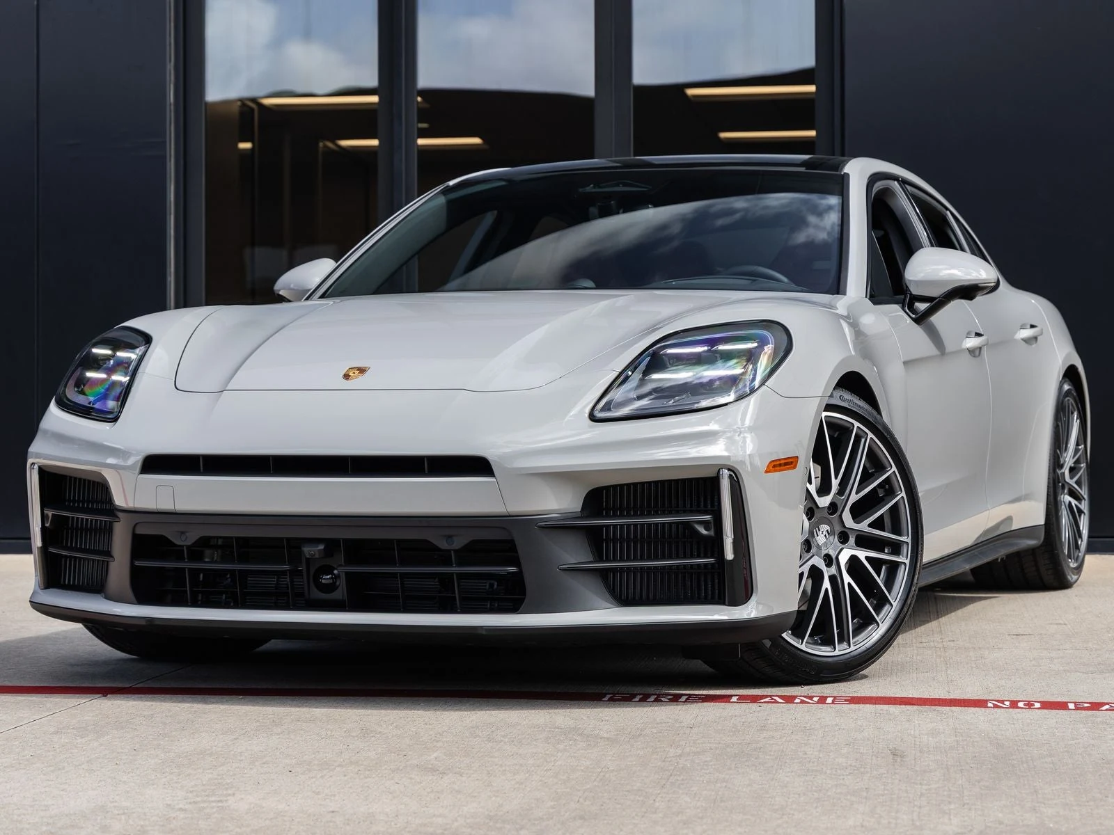 Porsche Panamera 4 (976) · Chalk · Indigo Auto Group