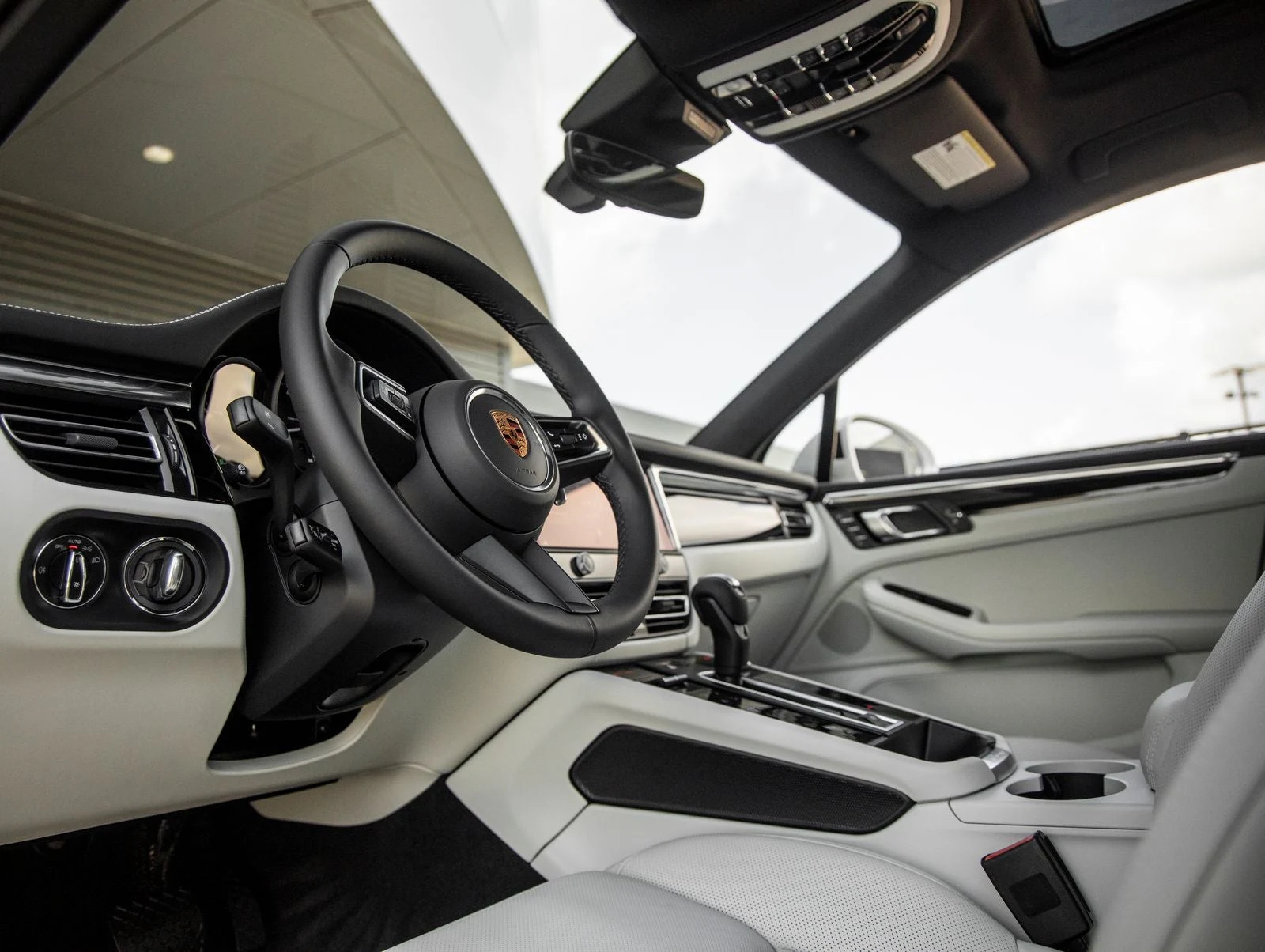 2026 Porsche Macan (95B), 4/20