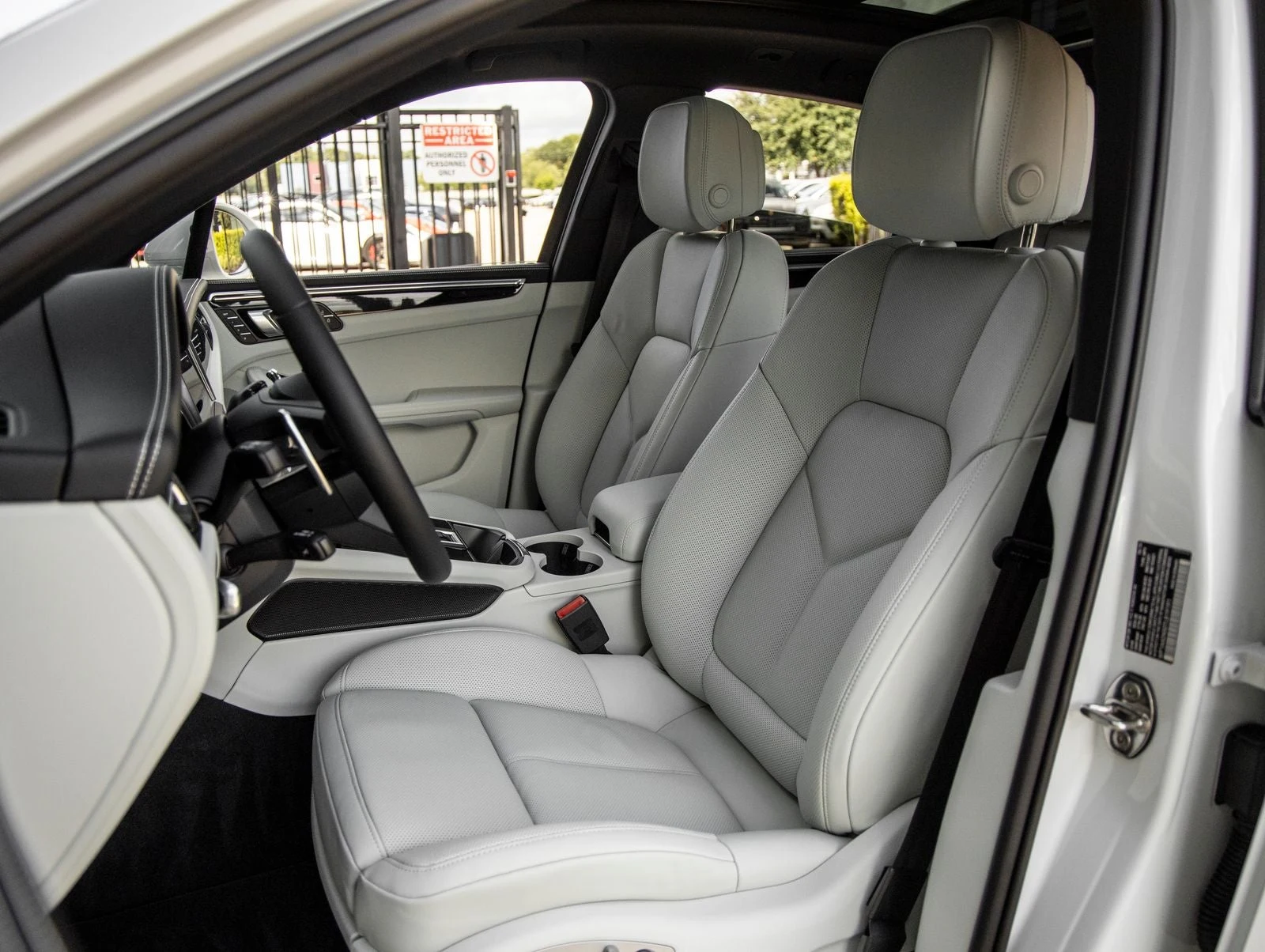 2026 Porsche Macan (95B), 5/20