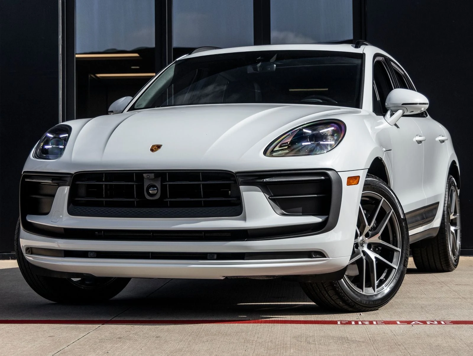 Porsche Macan (95B) · Carrara White Metallic · Indigo Auto Group