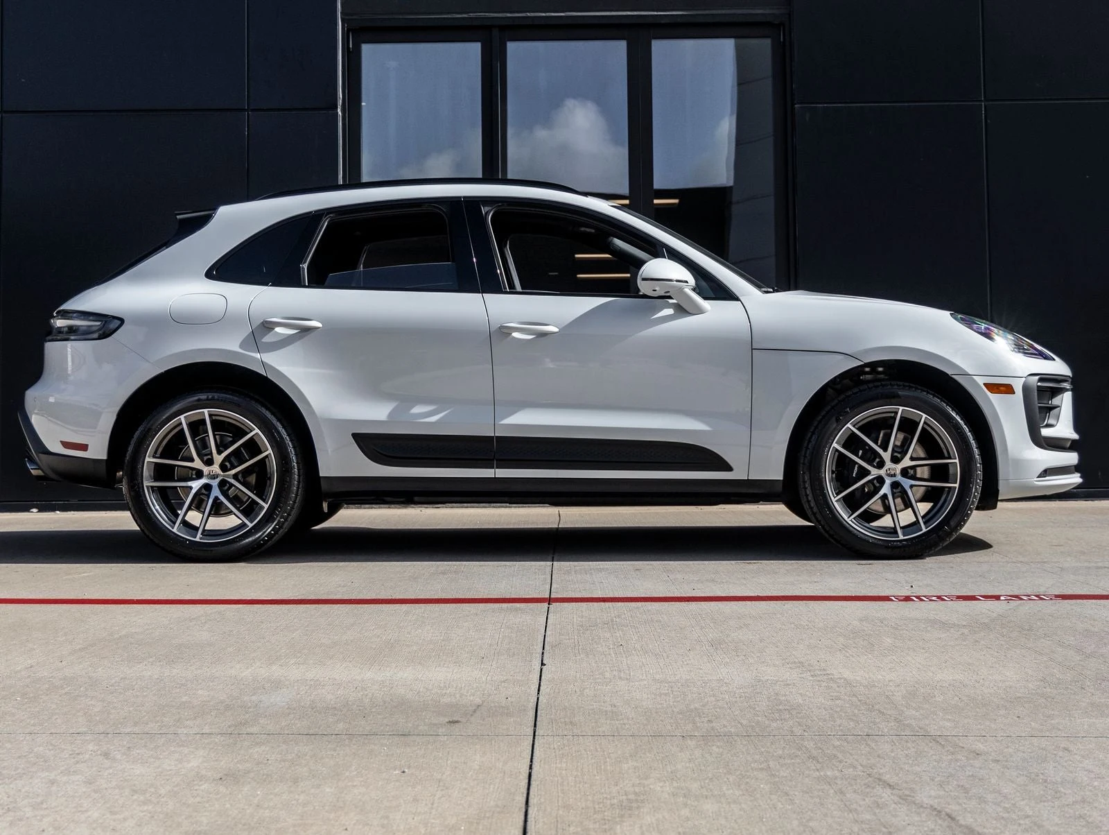 2026 Porsche Macan (95B), 12/20