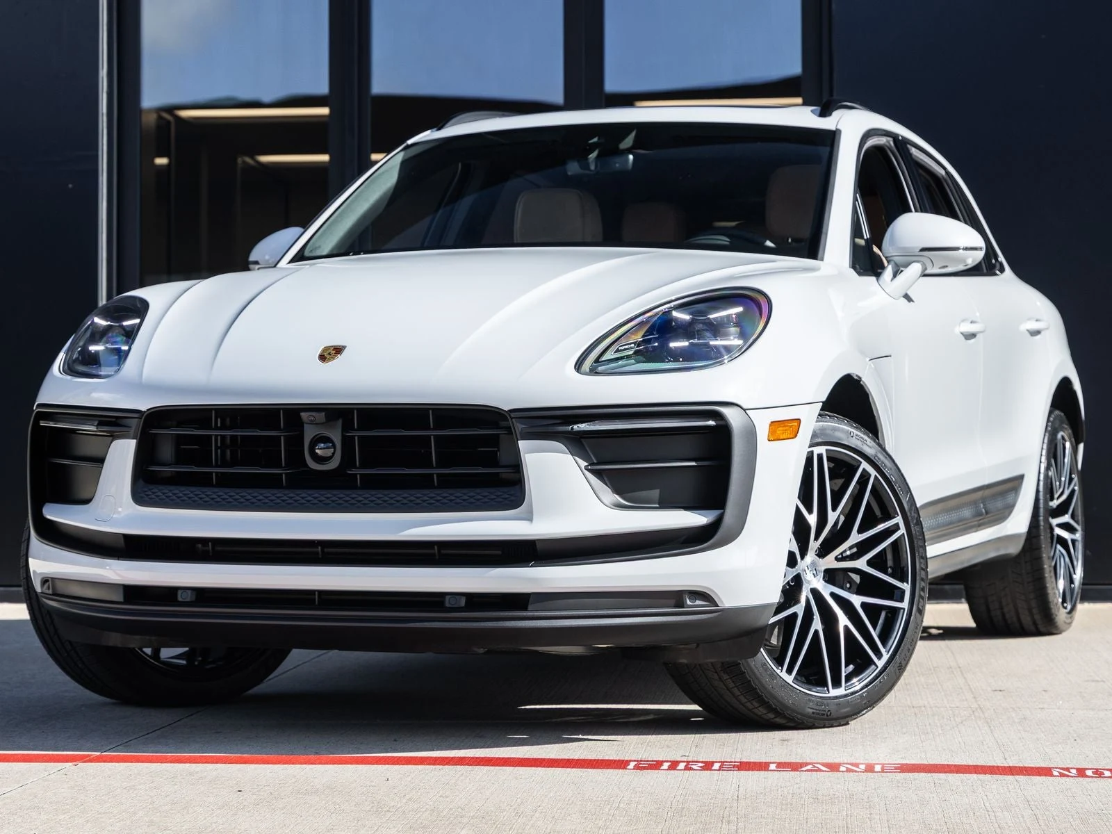Porsche Macan (95B) · Carrara White Metallic · Indigo Auto Group