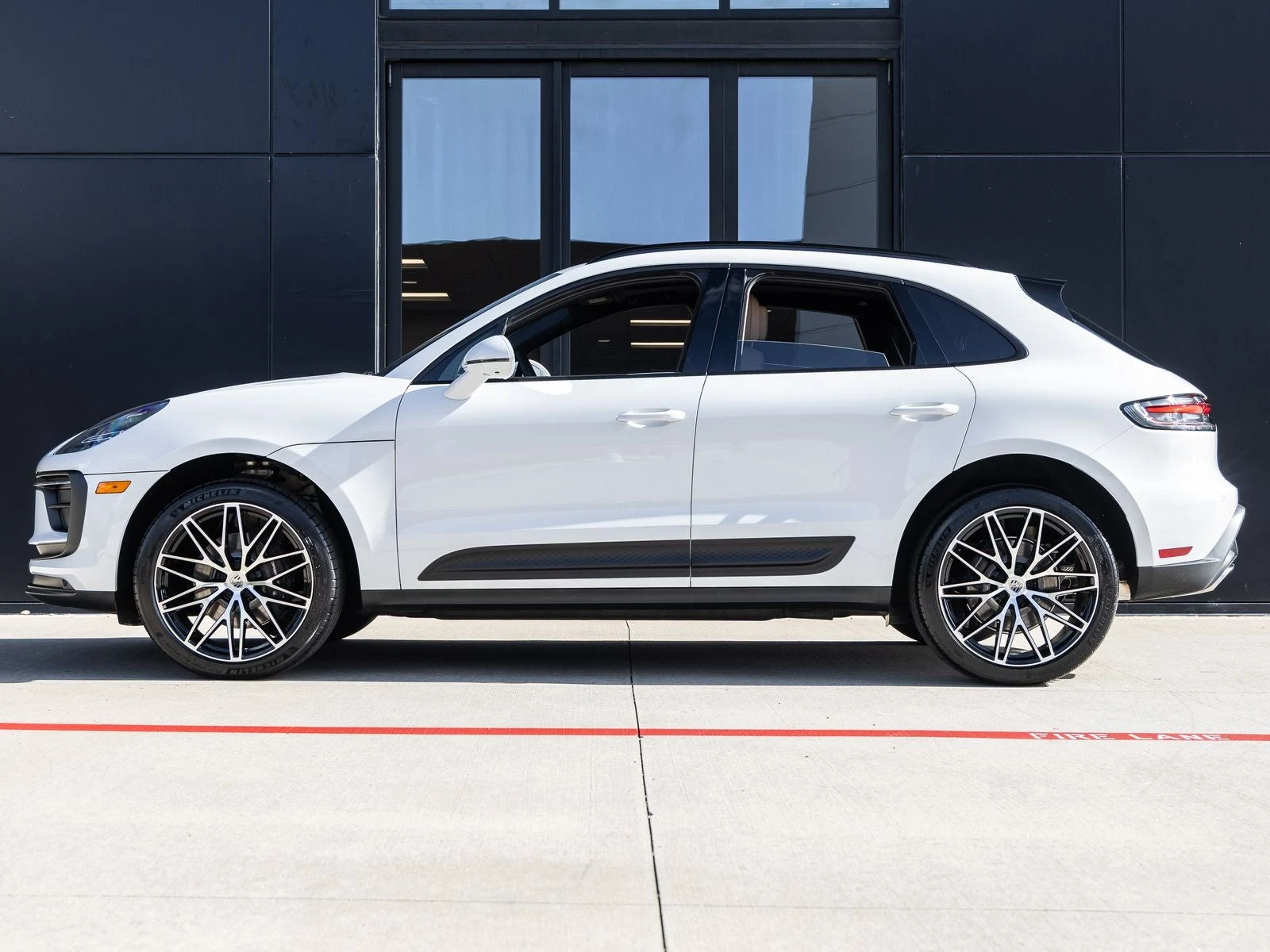 2026 Porsche Macan (95B), 2/20