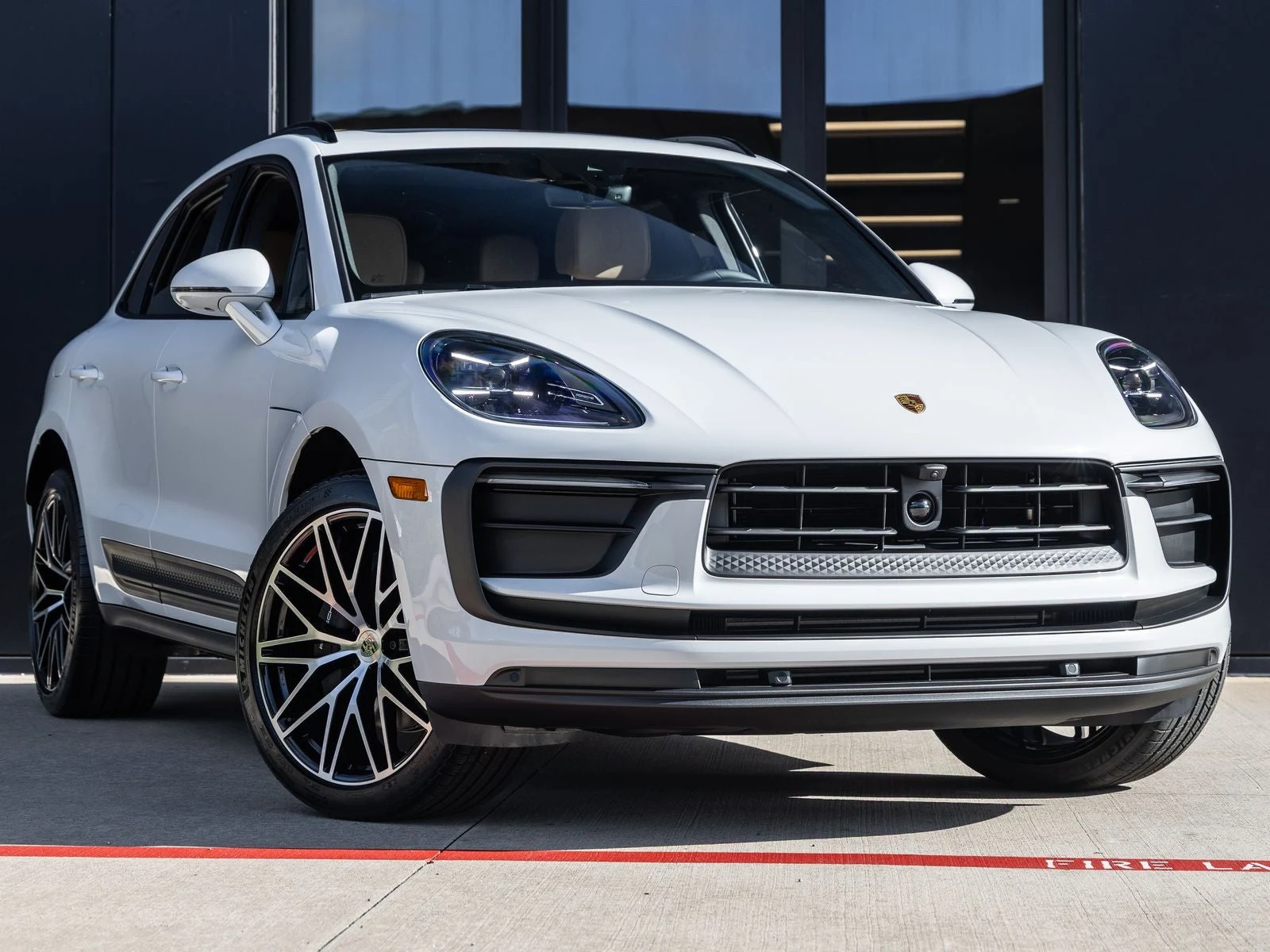 2026 Porsche Macan (95B), 6/20
