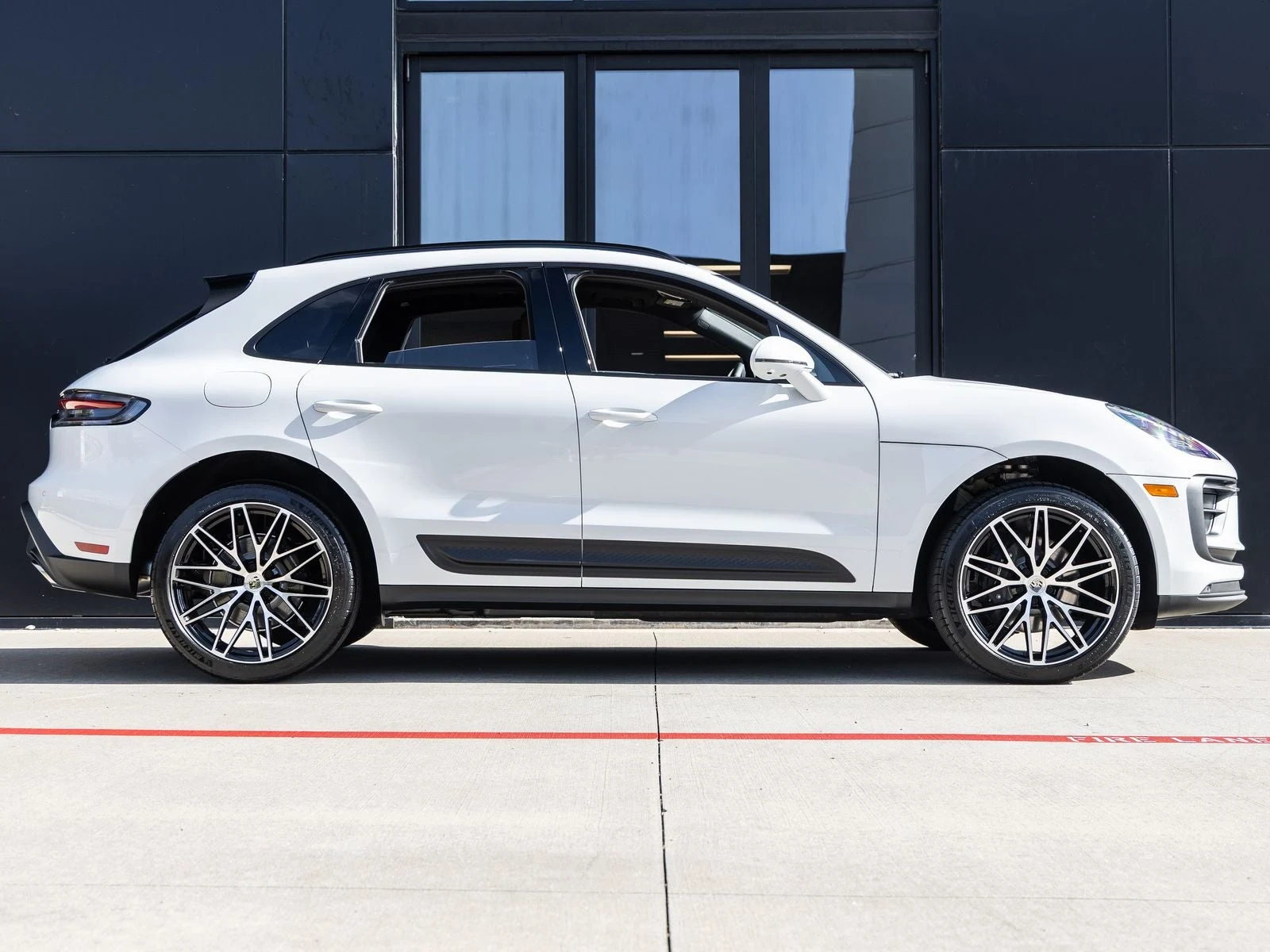 2026 Porsche Macan (95B), 12/20