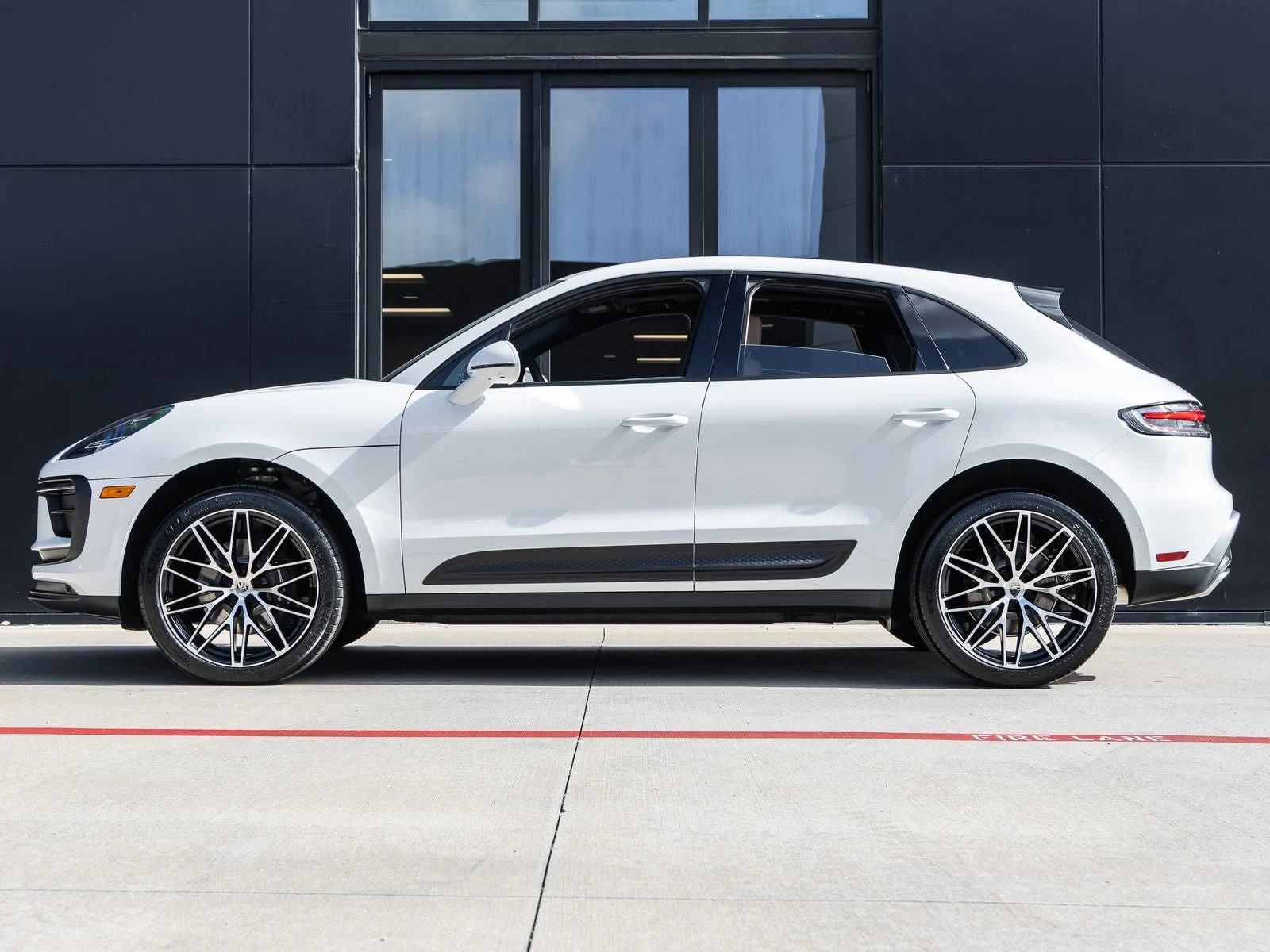 2026 Porsche Macan (95B), 2/20