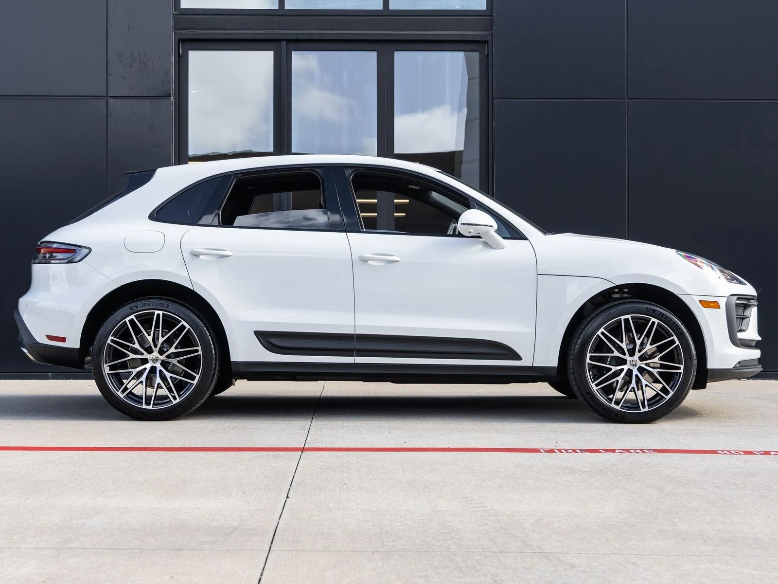 2026 Porsche Macan (95B), 12/20