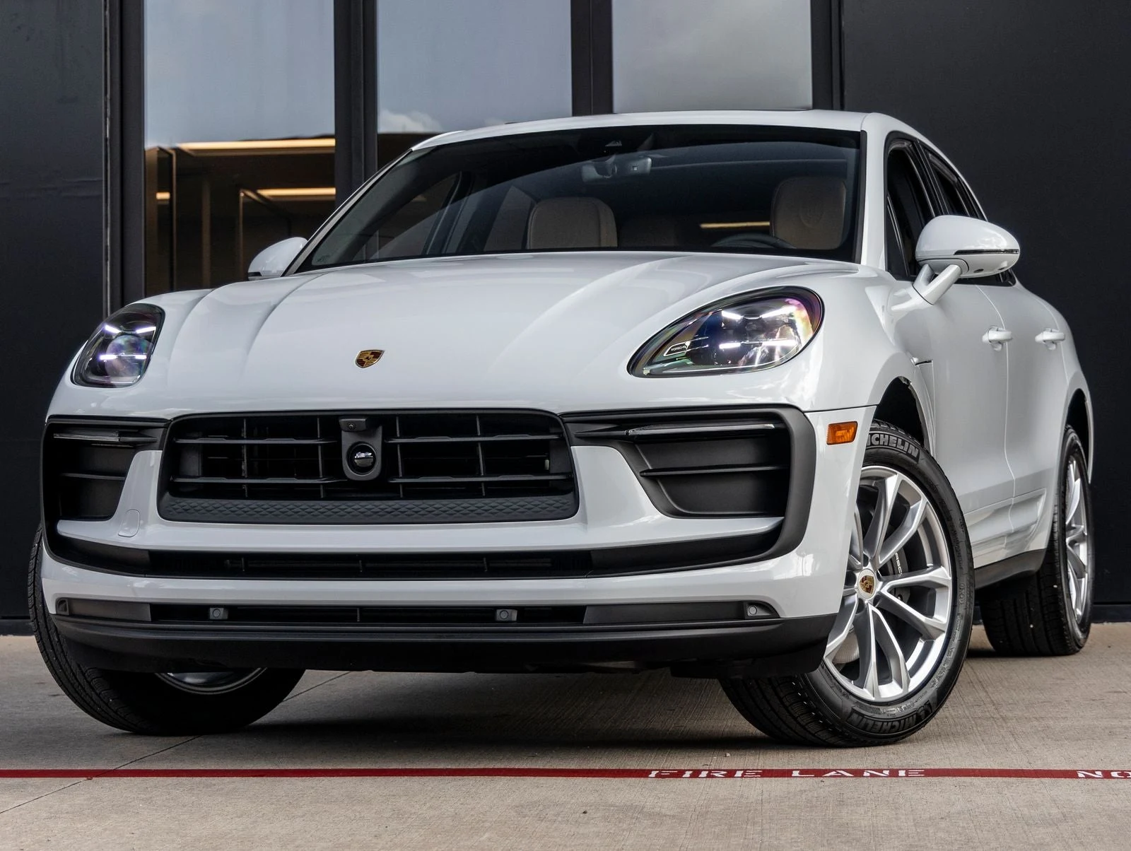 Porsche Macan (95B) · Carrara White Metallic · Indigo Auto Group