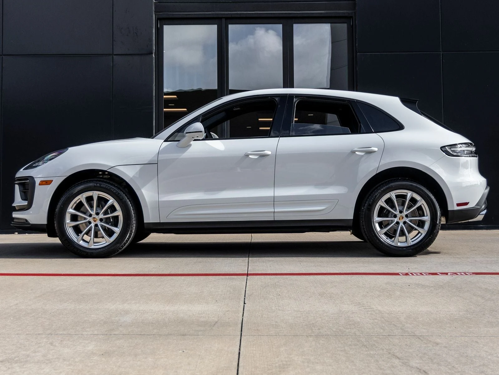 2026 Porsche Macan (95B), 2/20