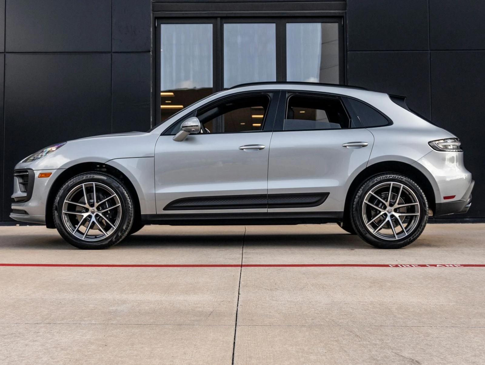 2026 Porsche Macan (95B), 2/20