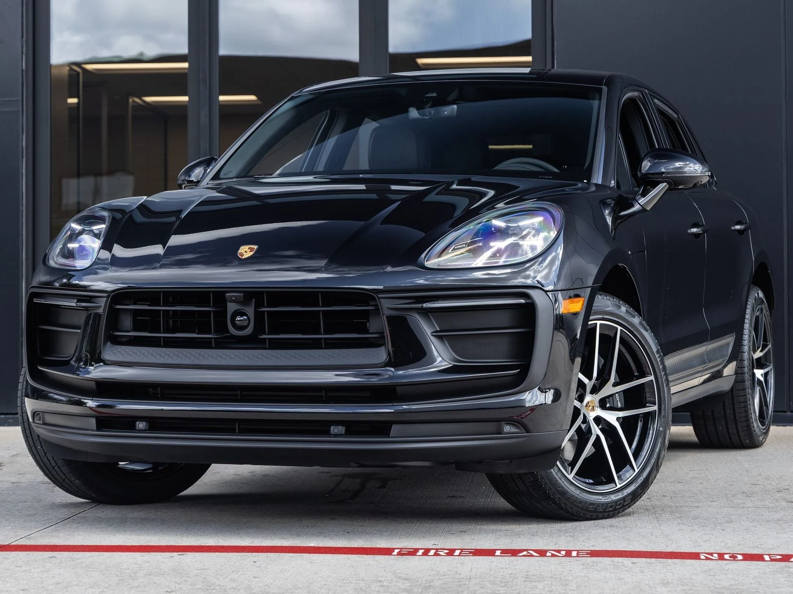 Porsche Macan (95B) · Jet Black Metallic · Indigo Auto Group