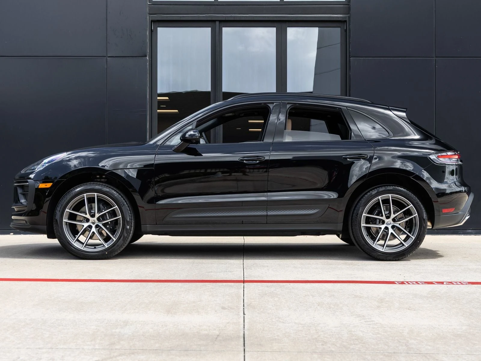 2026 Porsche Macan (95B), 2/20