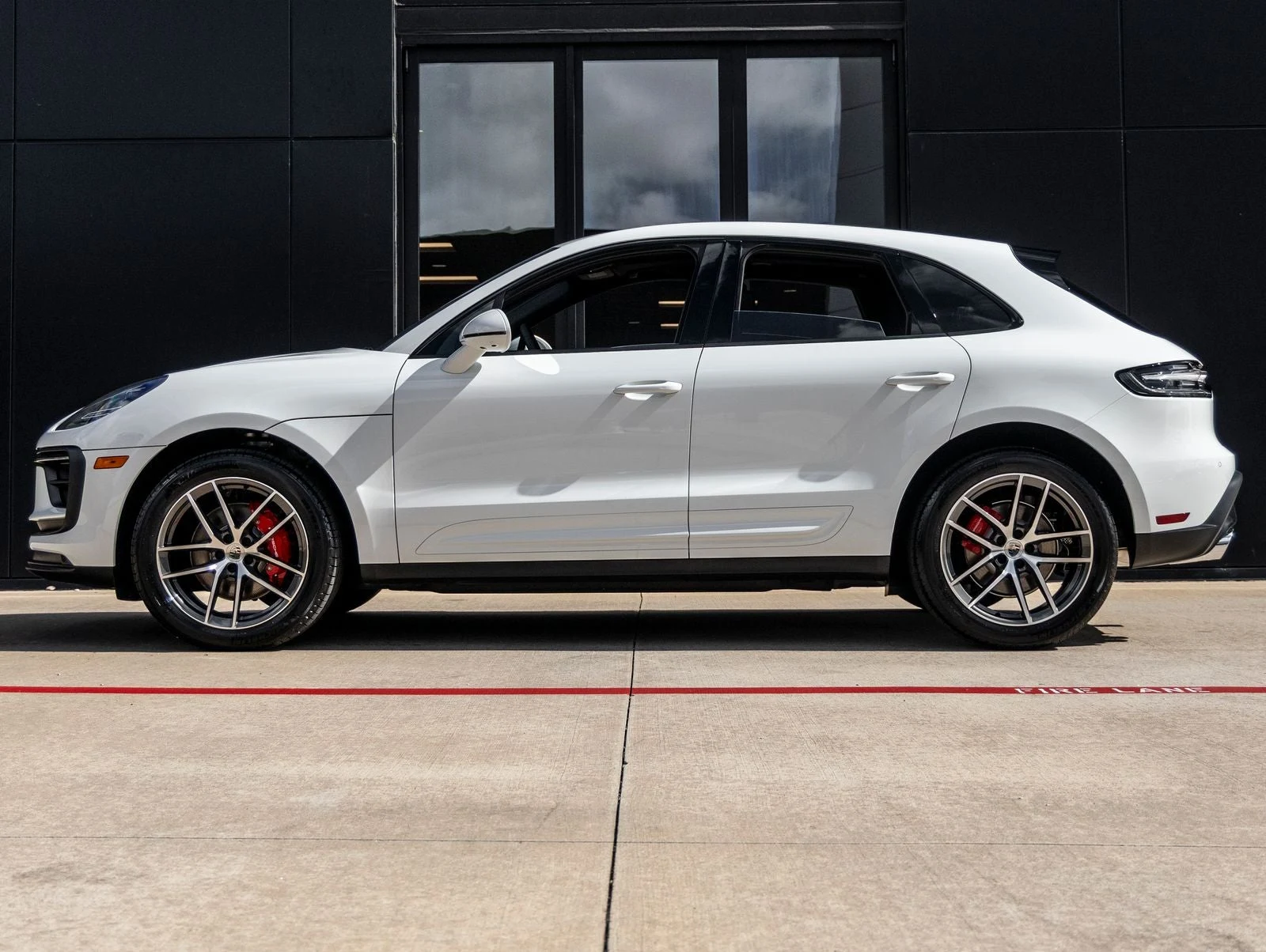2026 Porsche Macan S (95B), 2/20
