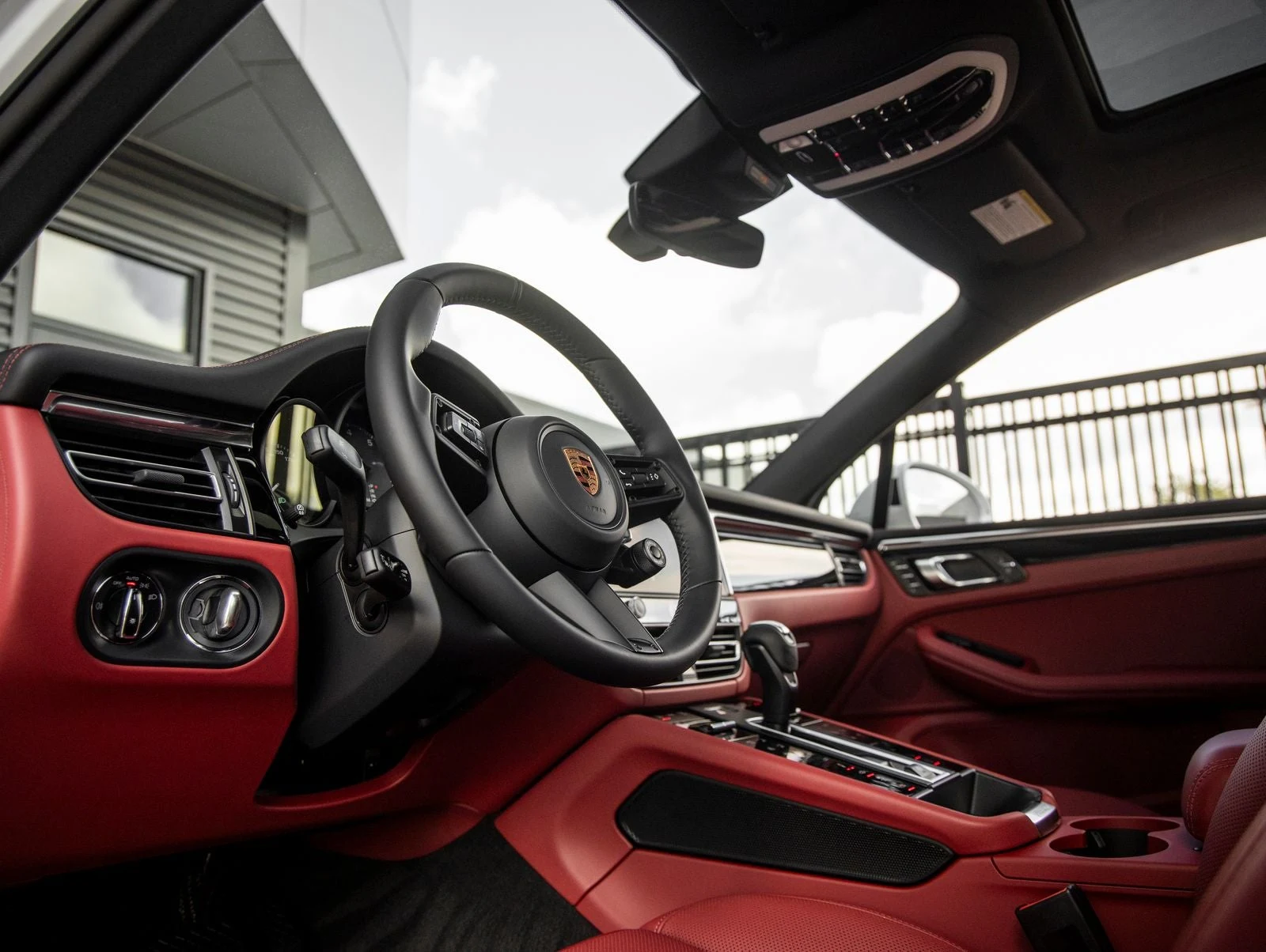 2026 Porsche Macan S (95B), 4/20