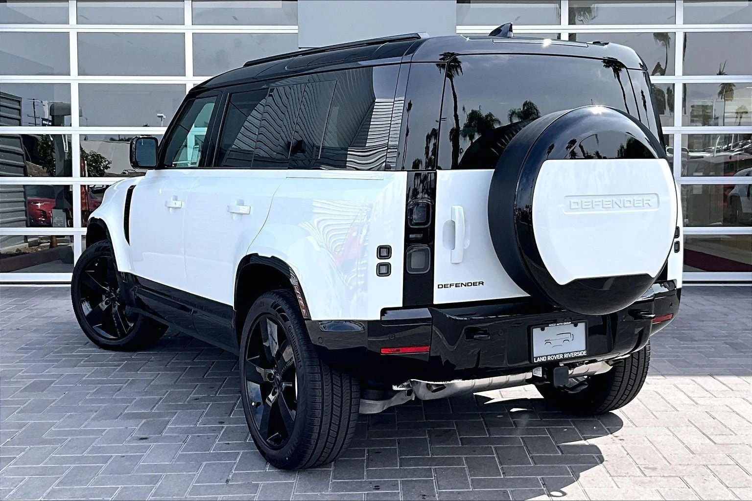 2026 Land Rover Defender 110 X-Dynamic SE (L663), 3/14