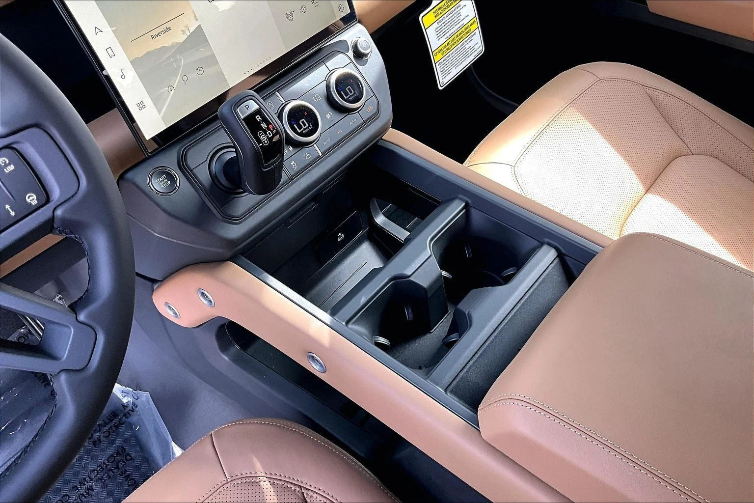 2026 Land Rover Defender 110 X-Dynamic SE (L663), 8/14