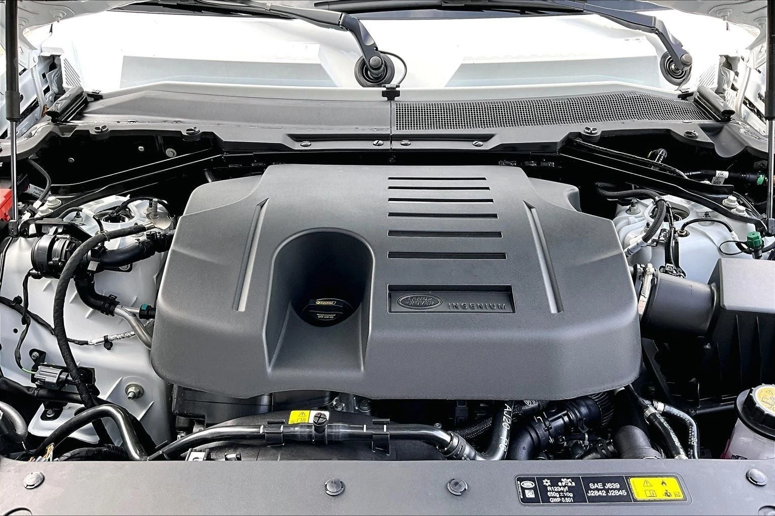2026 Land Rover Defender 110 X-Dynamic SE (L663), 11/14