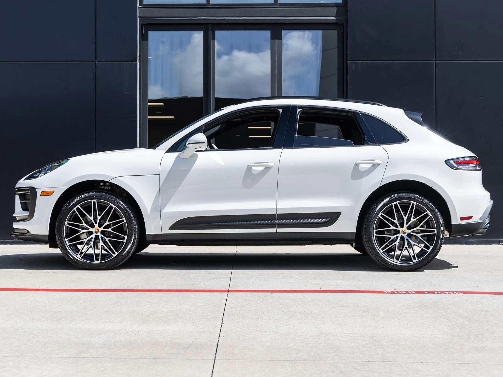 2026 Porsche Macan (95B), 2/20