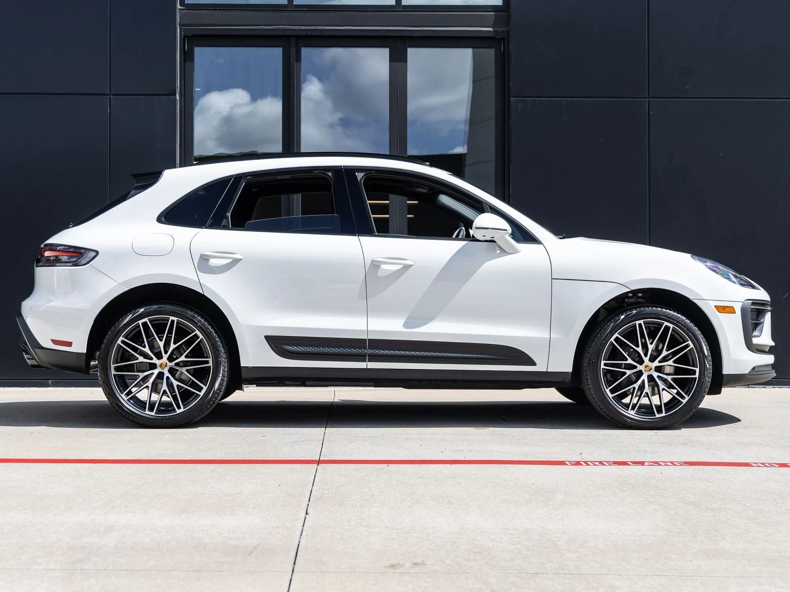 2026 Porsche Macan (95B), 12/20