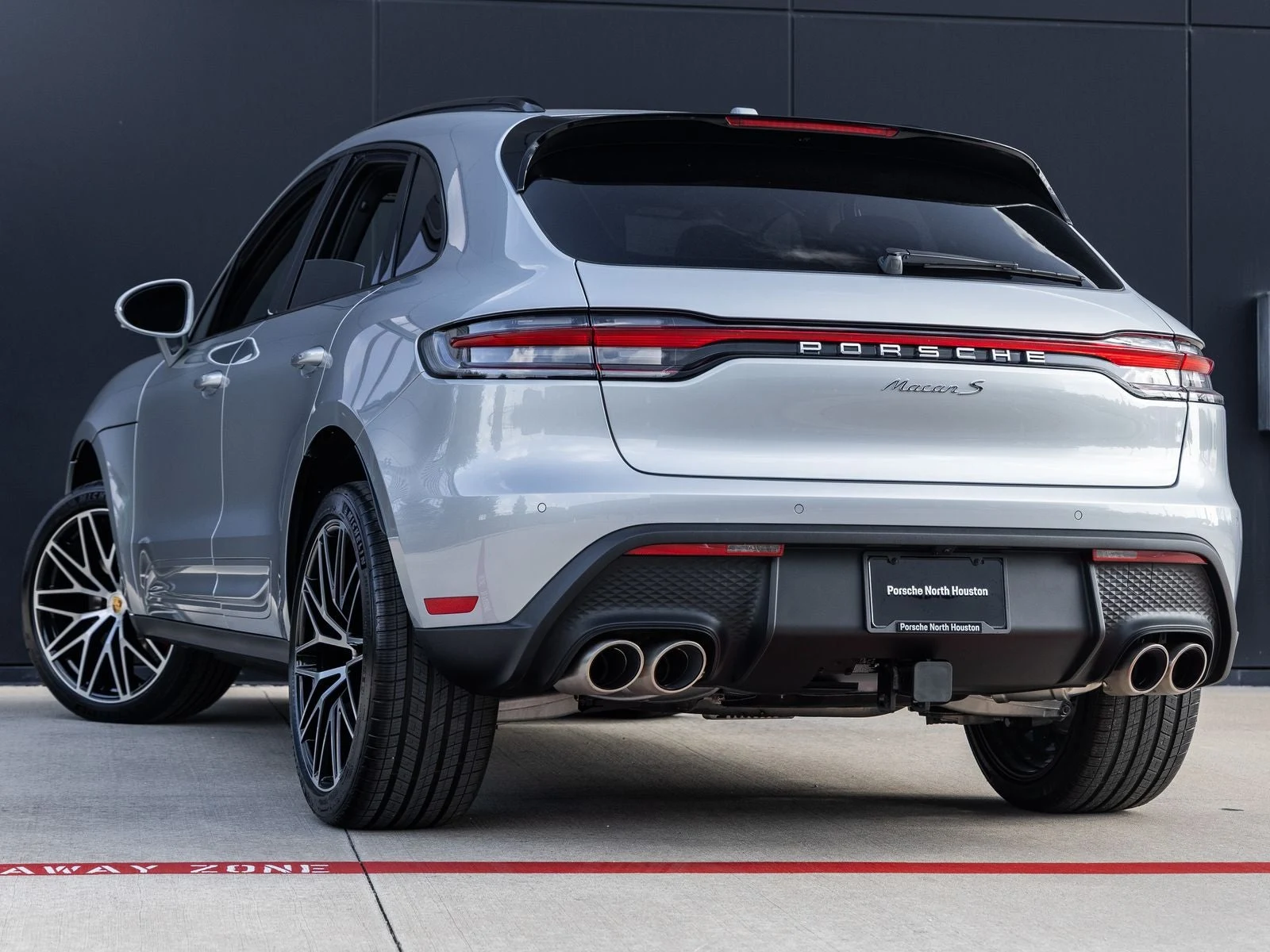 2026 Porsche Macan S (95B), 3/20