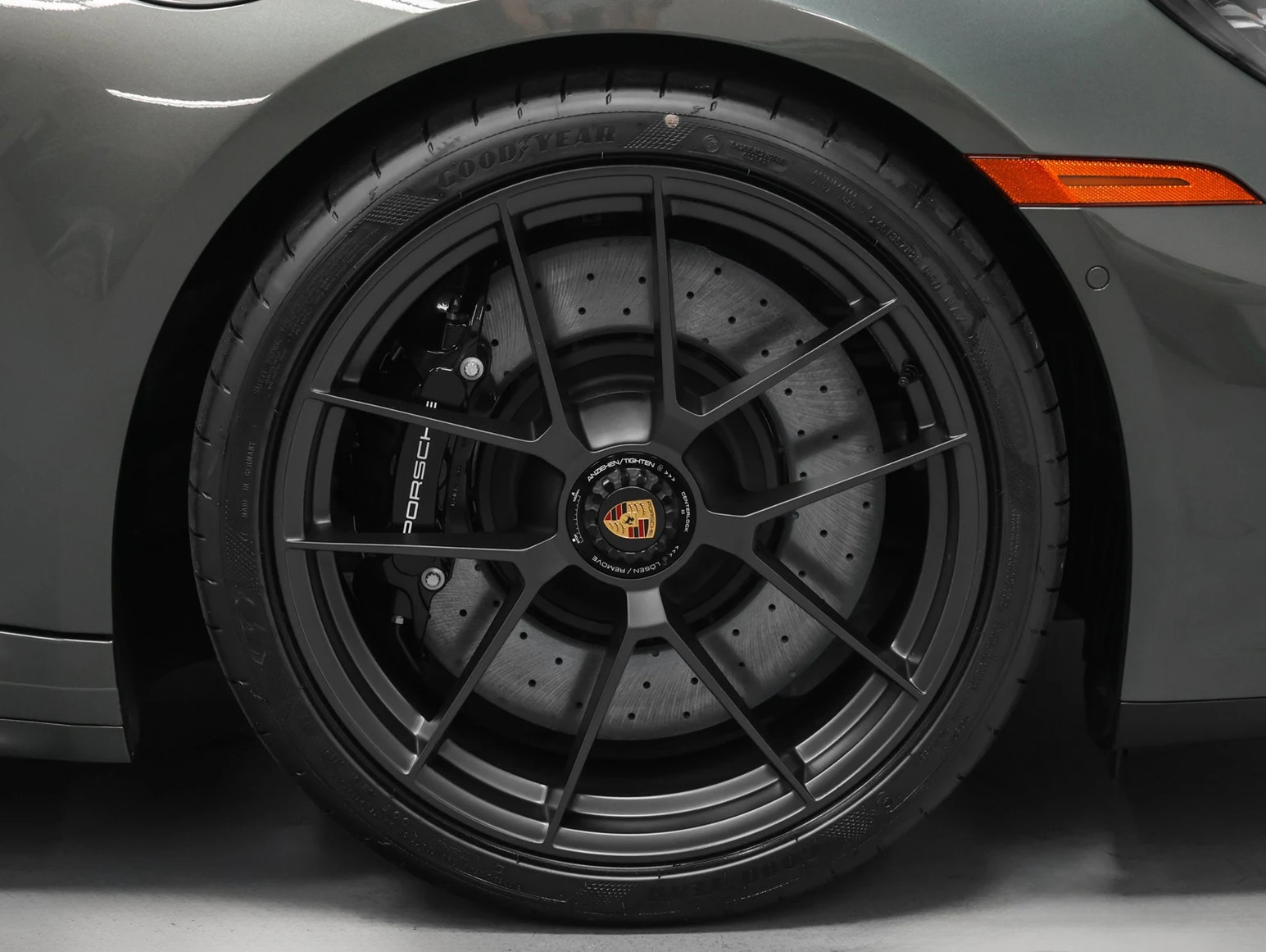 2026 Porsche 911 Carrera GTS Cabriolet (992.2), 19/20