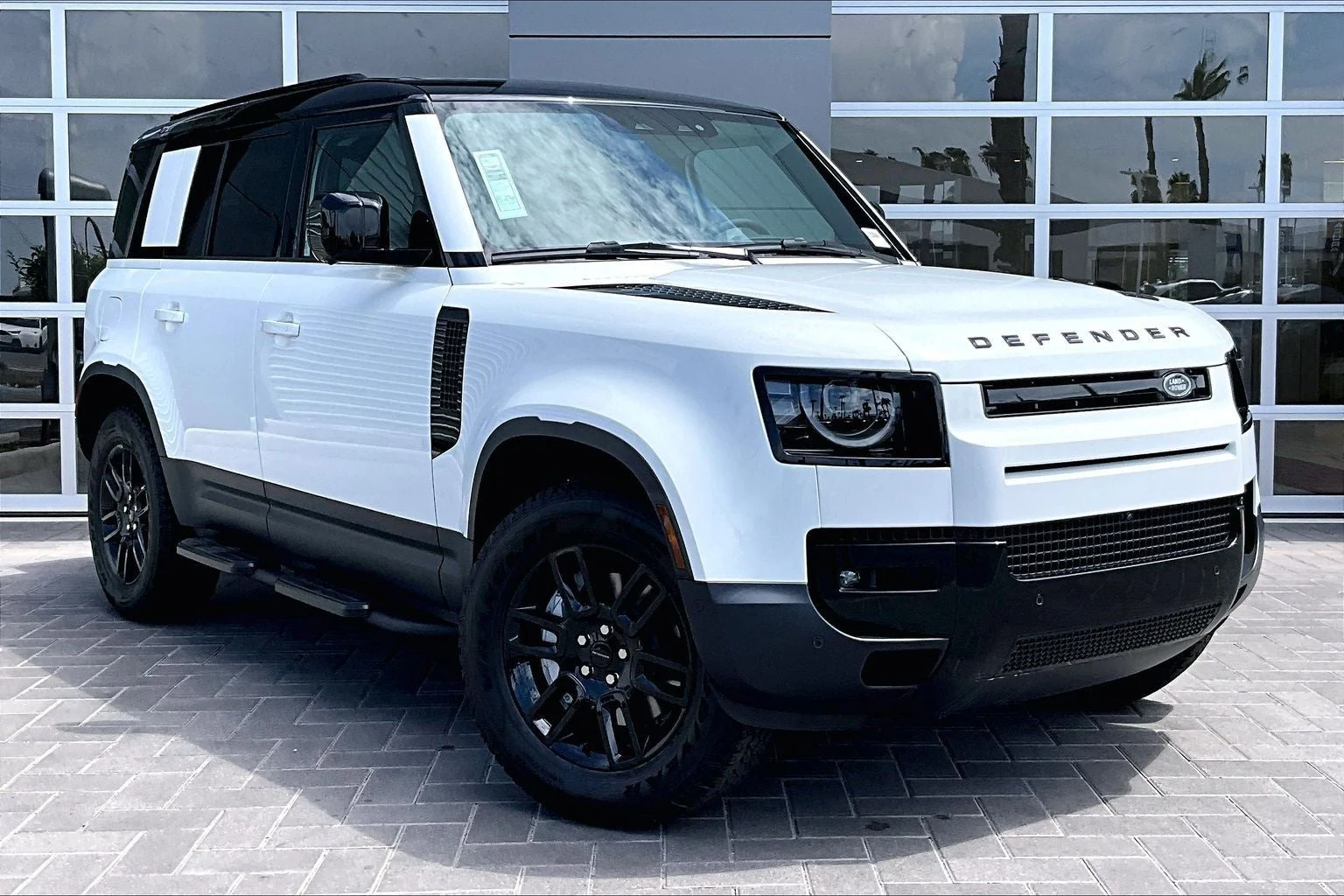 2026 Land Rover Defender 110 S (L663), 2/14
