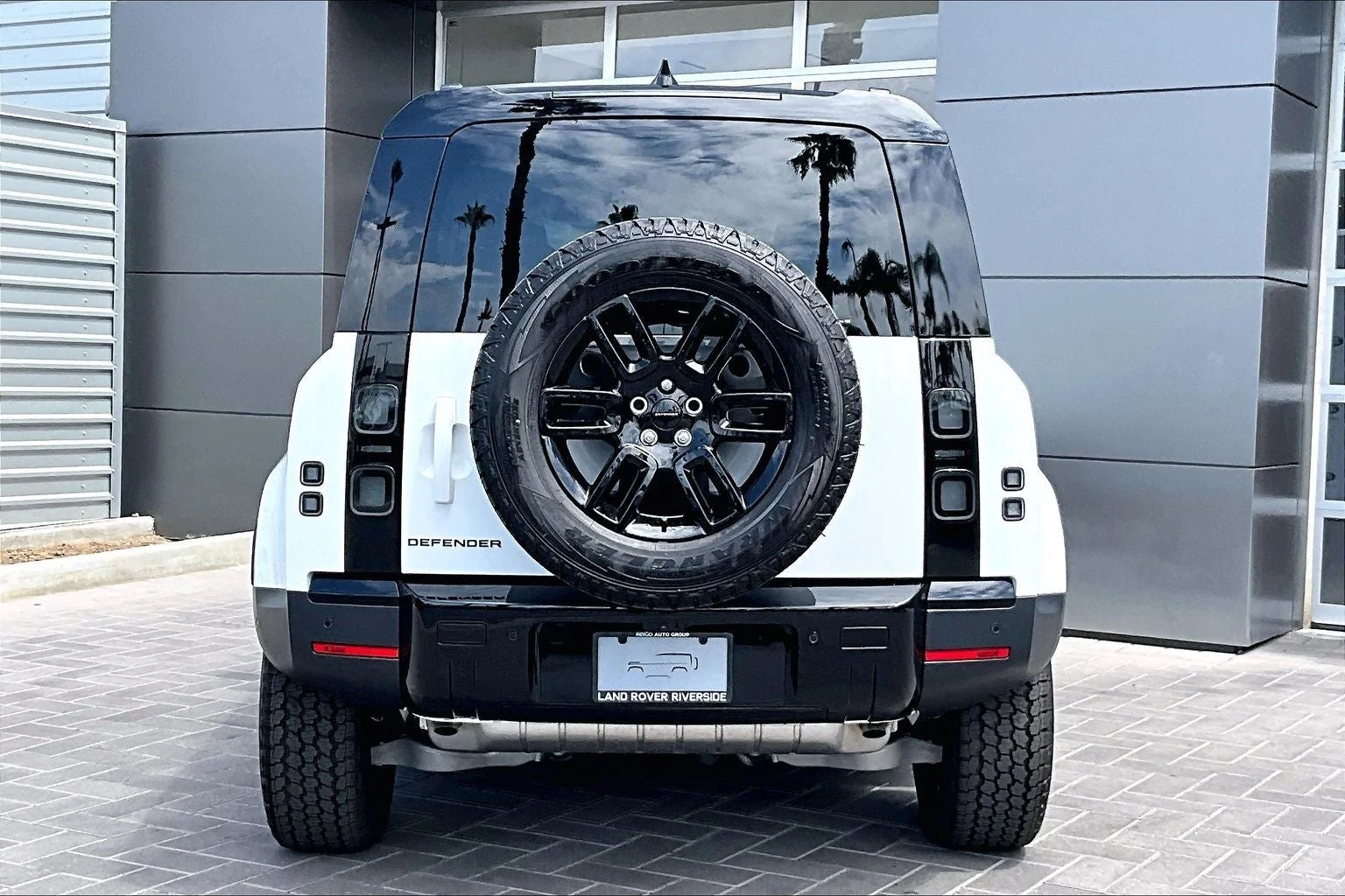 2026 Land Rover Defender 110 S (L663), 4/14
