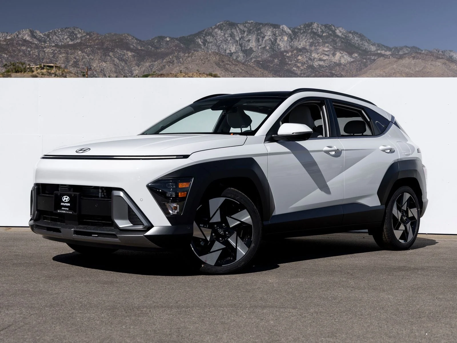 Hyundai Kona Limited (SX2) · Atlas White · Indigo Auto Group