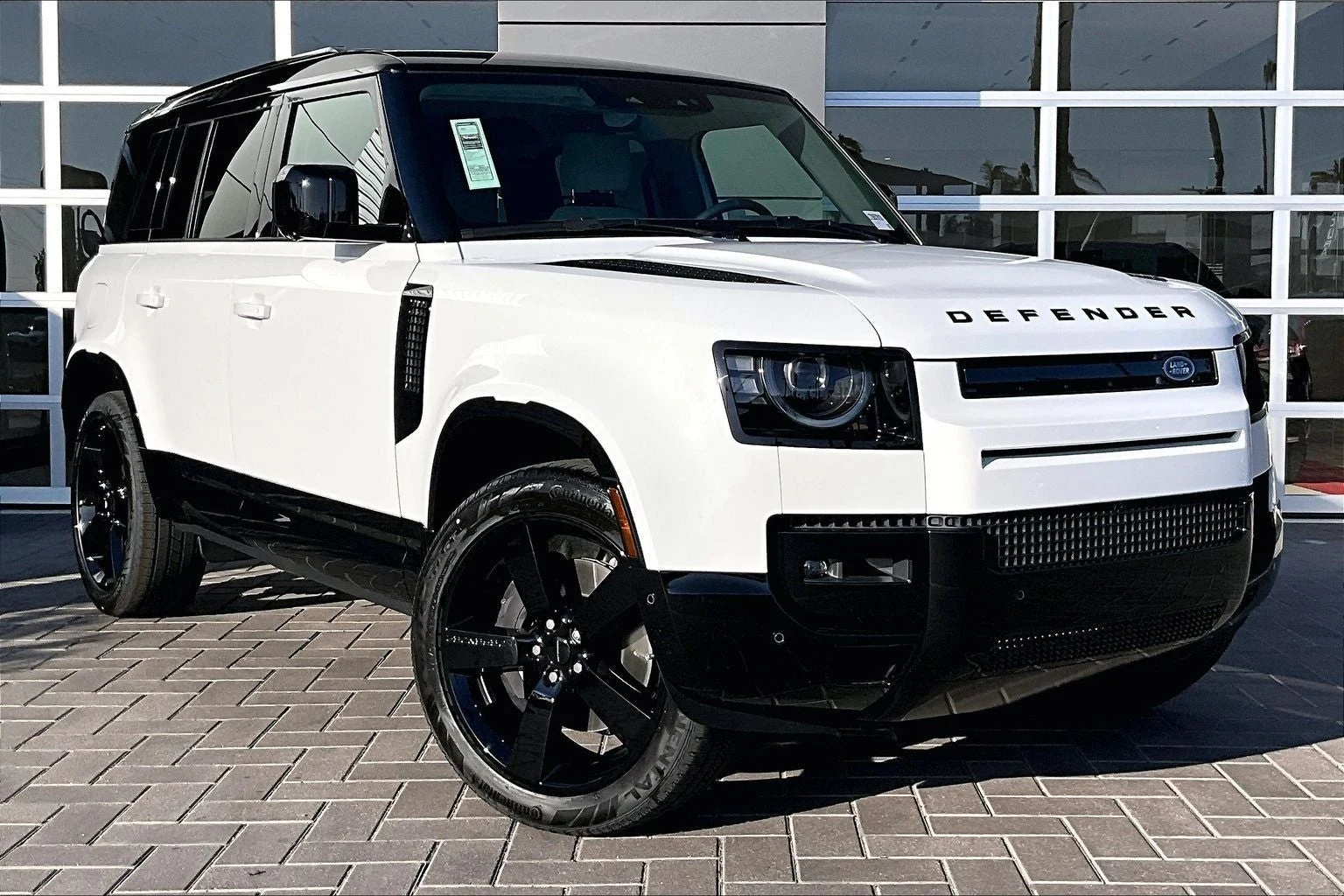 2026 Land Rover Defender 110 X-Dynamic SE (L663), 2/14