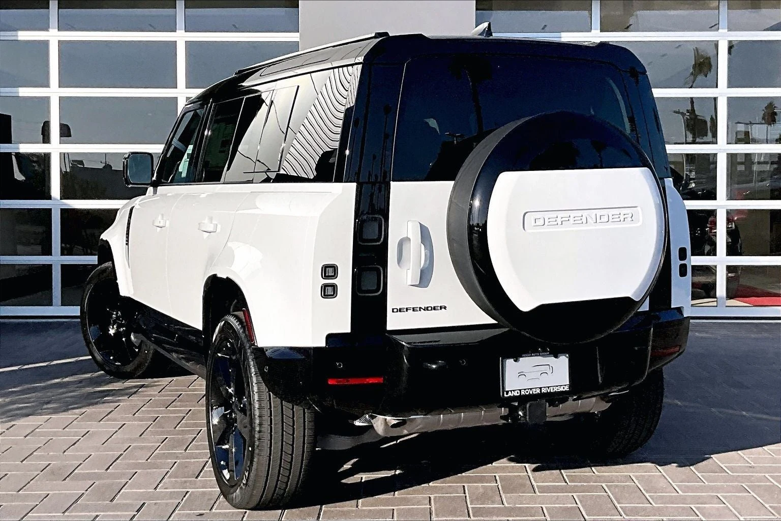 2026 Land Rover Defender 110 X-Dynamic SE (L663), 3/14
