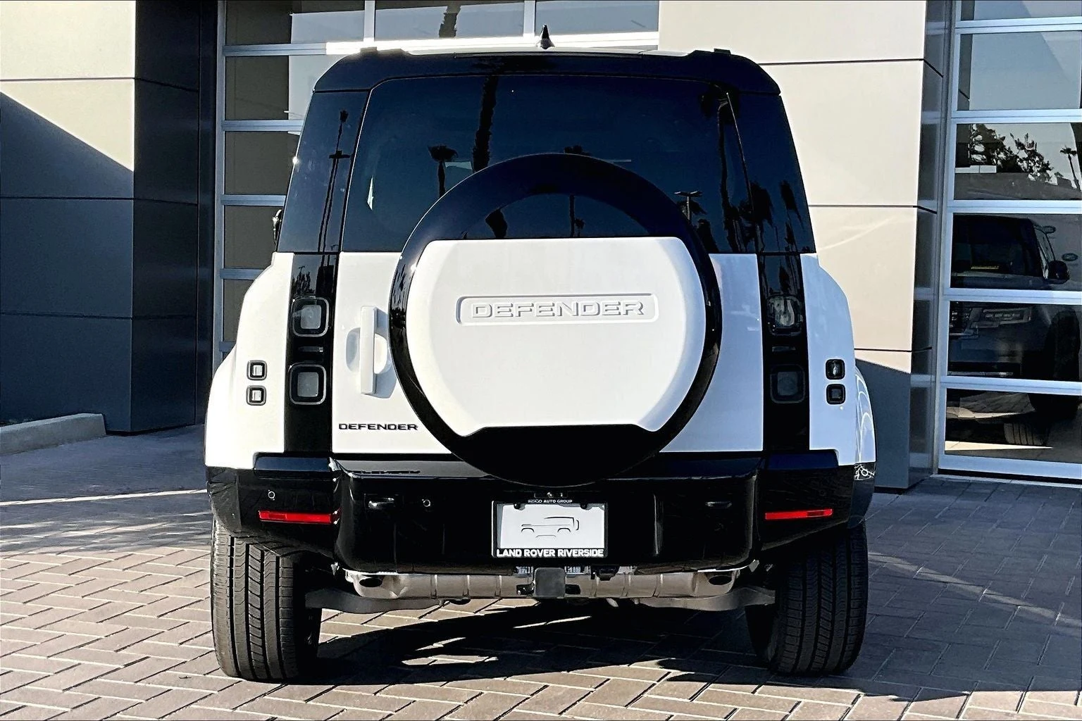 2026 Land Rover Defender 110 X-Dynamic SE (L663), 4/14