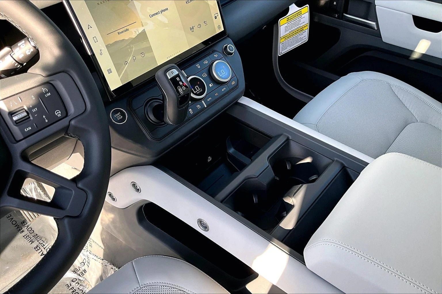 2026 Land Rover Defender 110 X-Dynamic SE (L663), 8/14